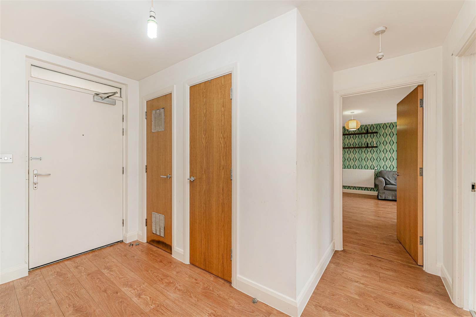 2 bed flat to rent in Oberon Court, London  - Property Image 2