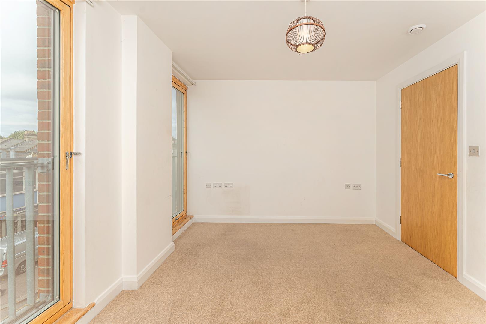 2 bed flat to rent in Oberon Court, London  - Property Image 10