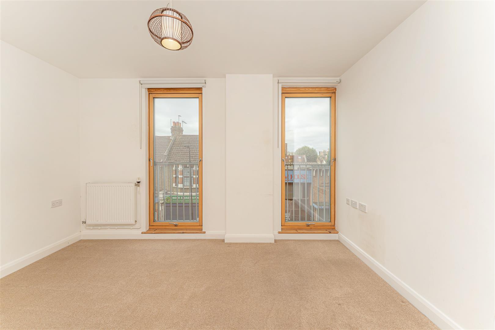 2 bed flat to rent in Oberon Court, London  - Property Image 9