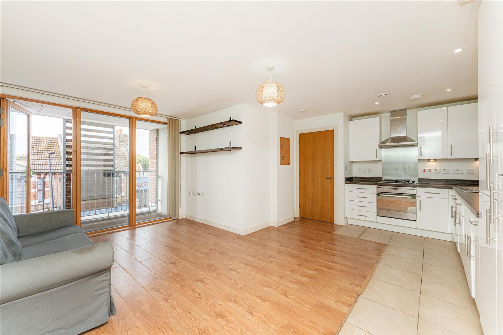 2 bed flat to rent in Oberon Court, London  - Property Image 3