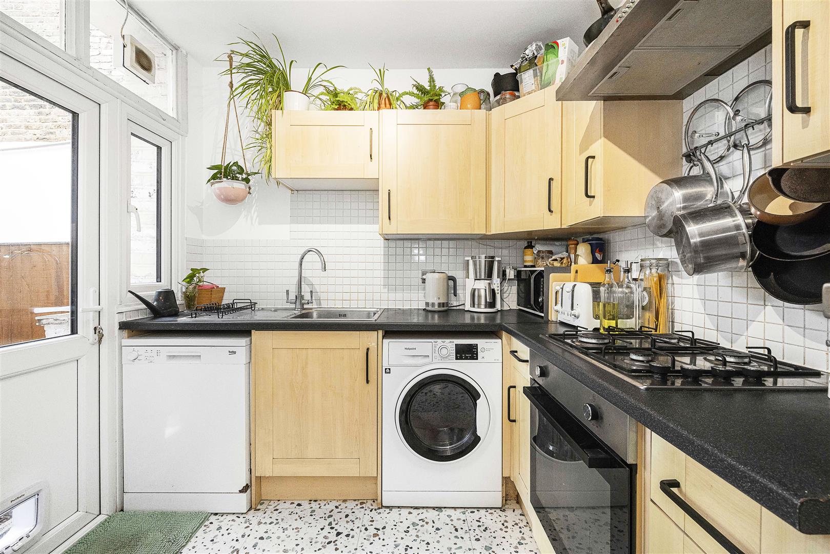 2 bed flat for sale in Leigh Road, London  - Property Image 3