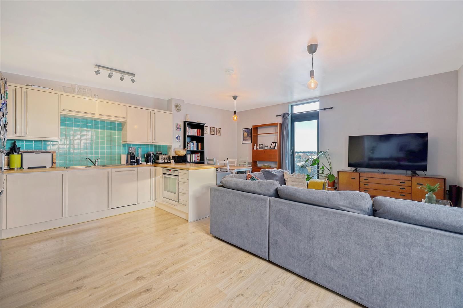 2 bed apartment for sale in Oliver Road, London  - Property Image 6