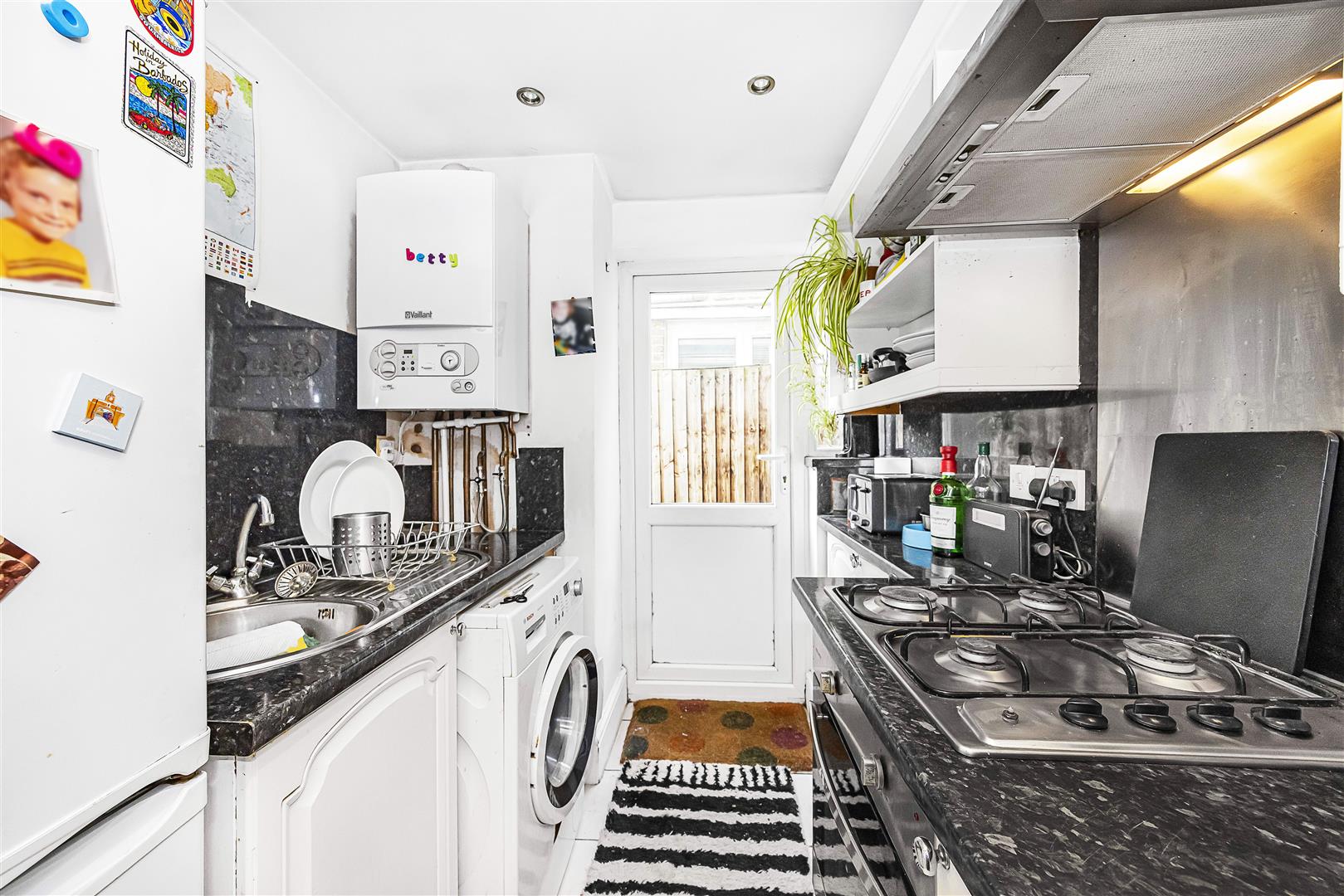 2 bed flat for sale in Millais Road, London  - Property Image 8