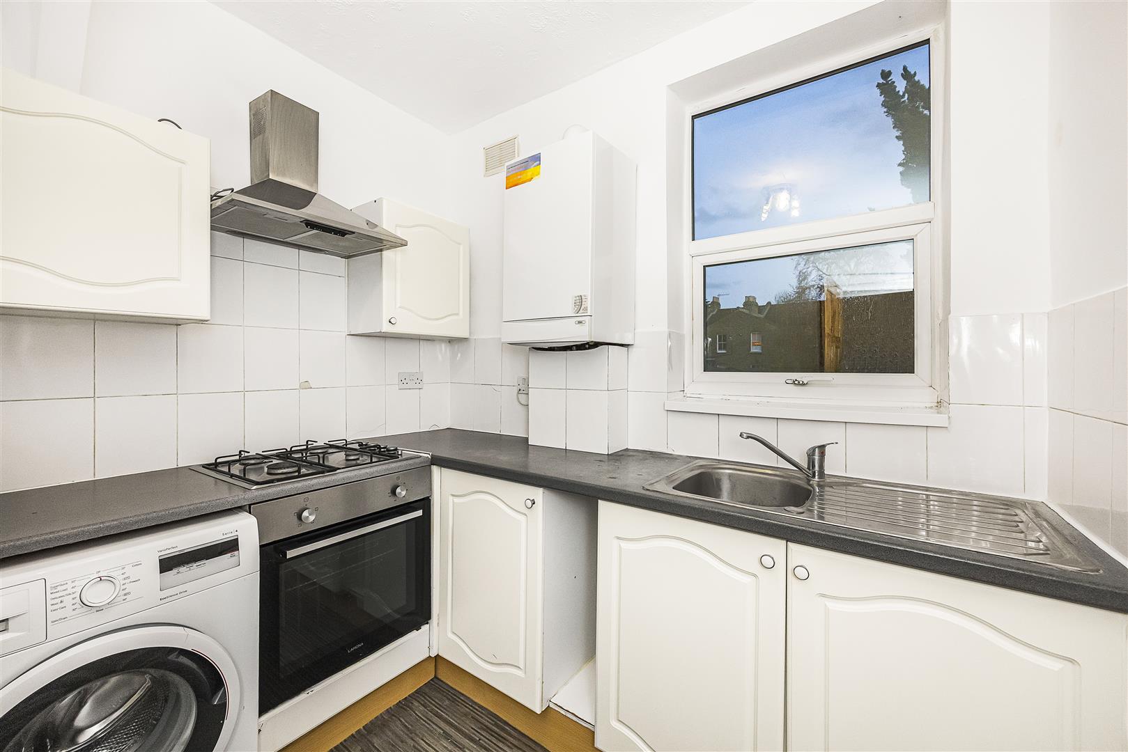 2 bed flat for sale in Albert Road, London  - Property Image 2