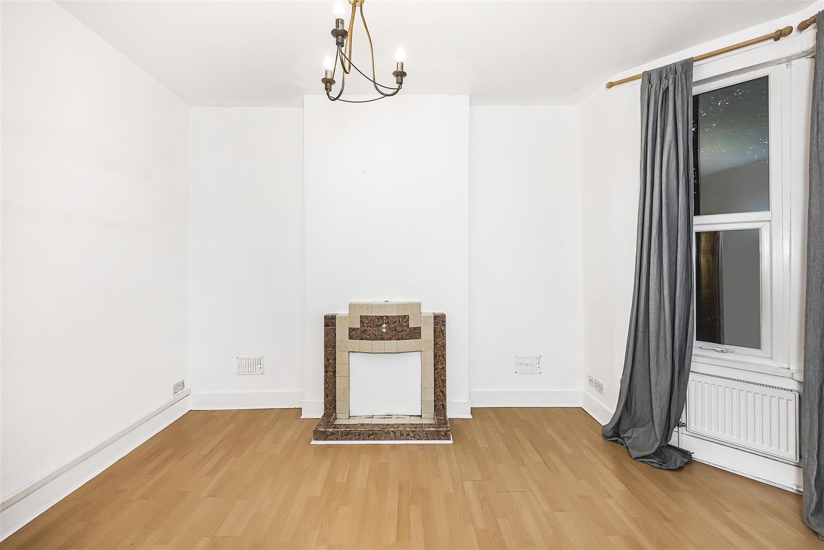 2 bed flat for sale in Albert Road, London  - Property Image 5