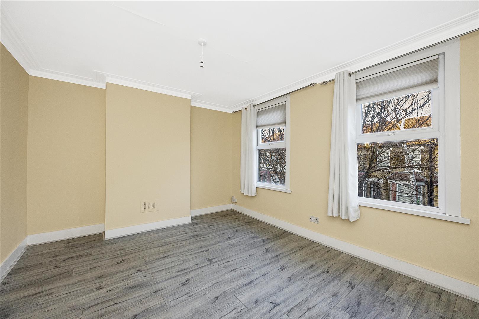 3 bed house for sale in Brookscroft Road, London  - Property Image 11