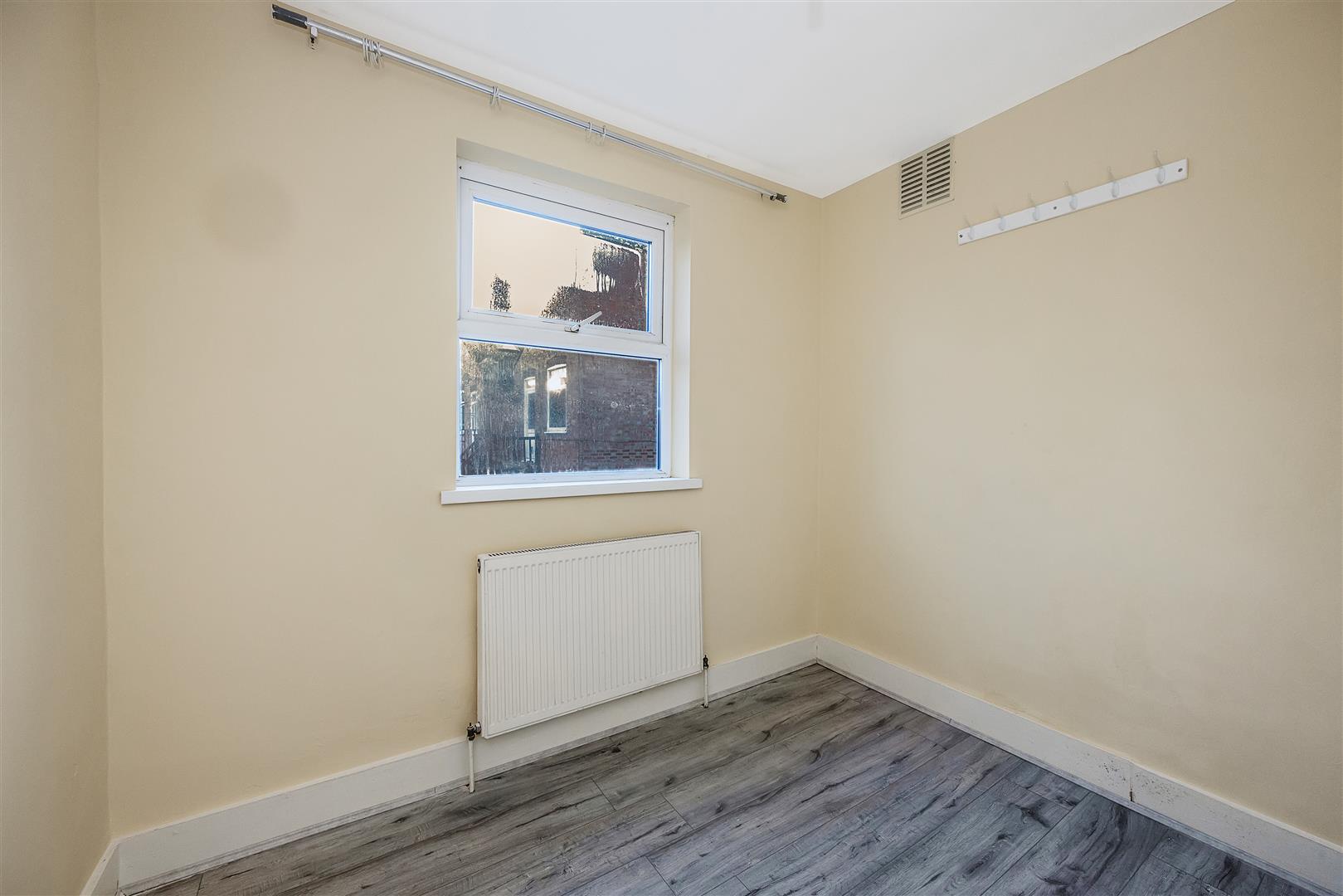 3 bed house for sale in Brookscroft Road, London  - Property Image 8