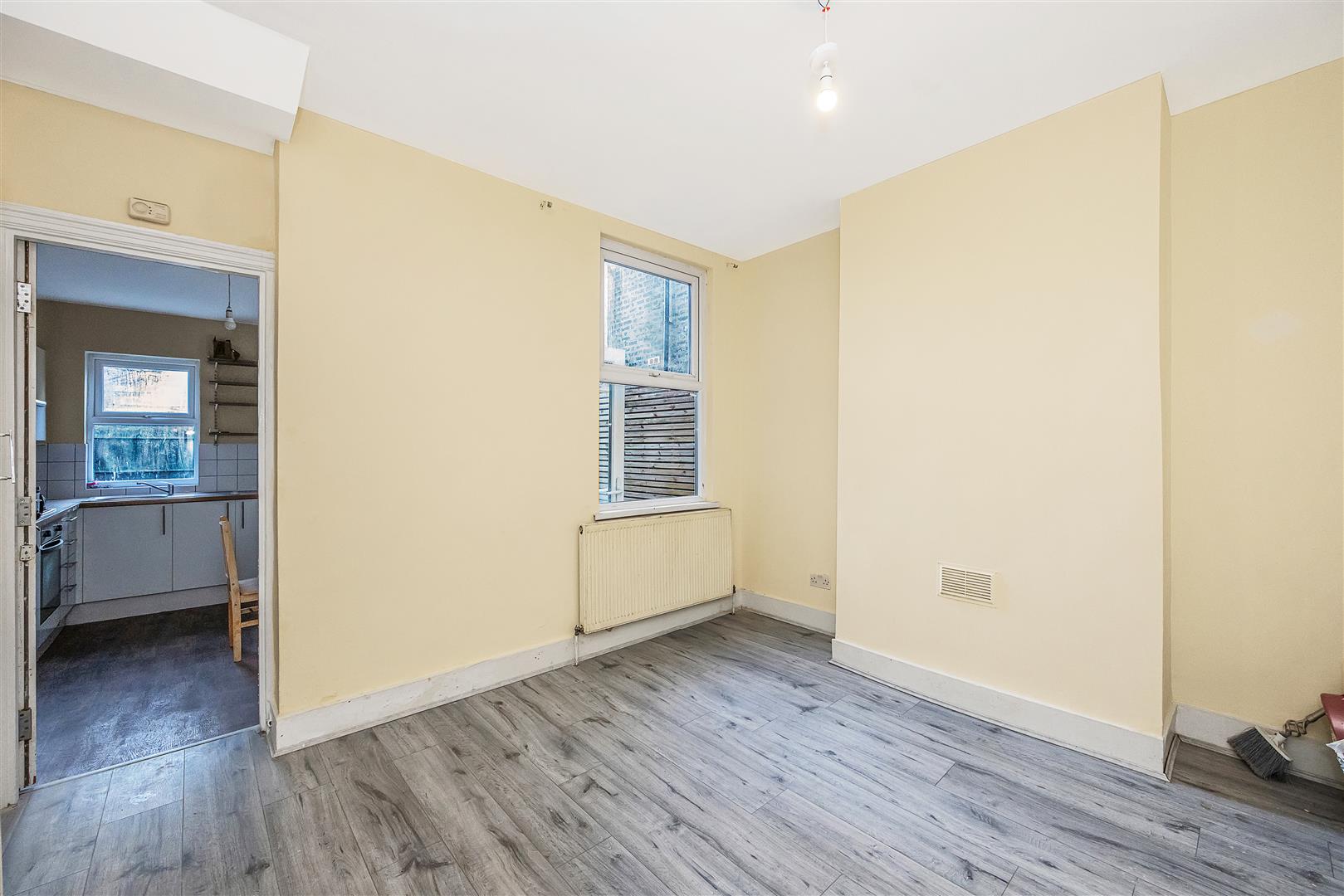 3 bed house for sale in Brookscroft Road, London  - Property Image 5