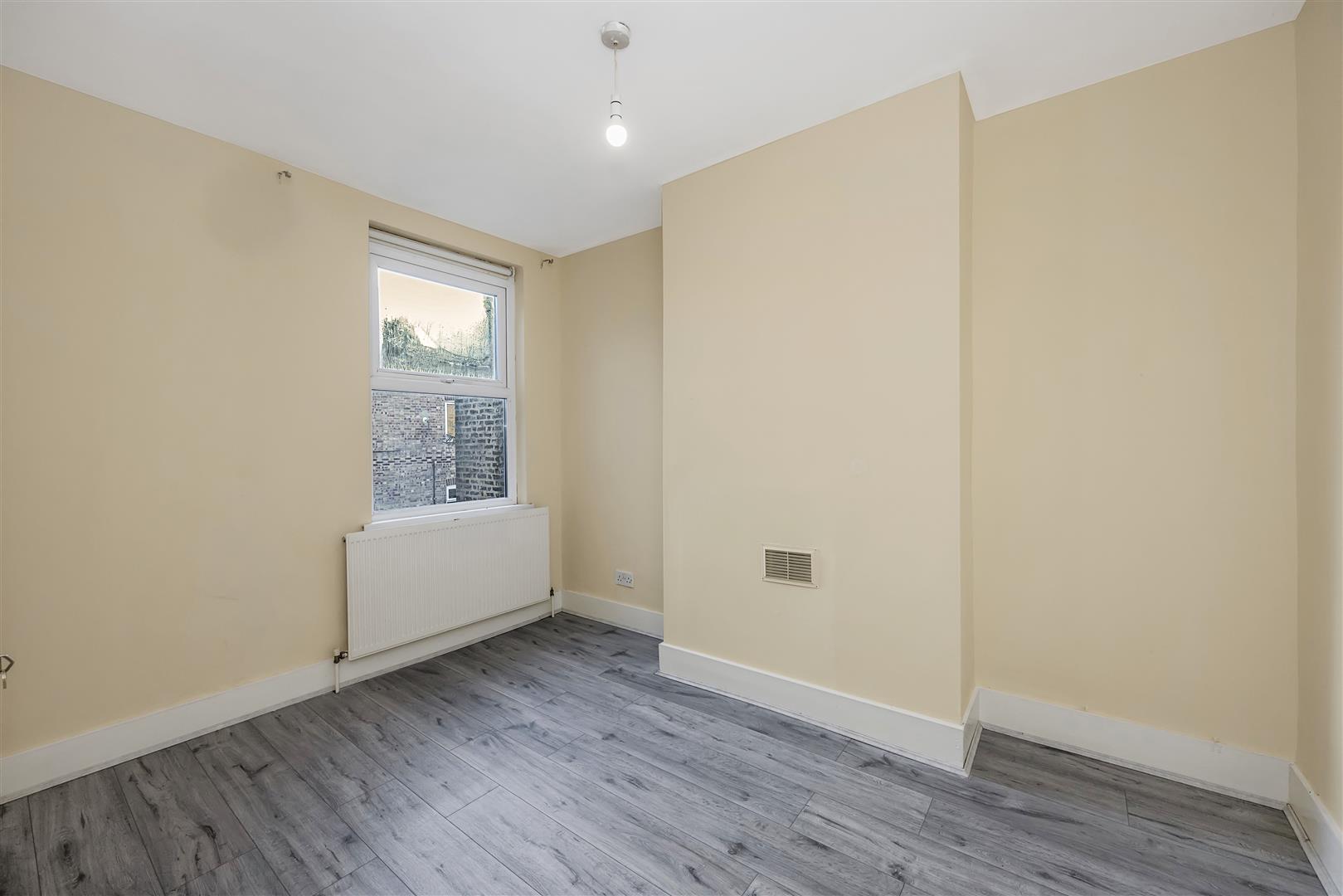 3 bed house for sale in Brookscroft Road, London  - Property Image 10