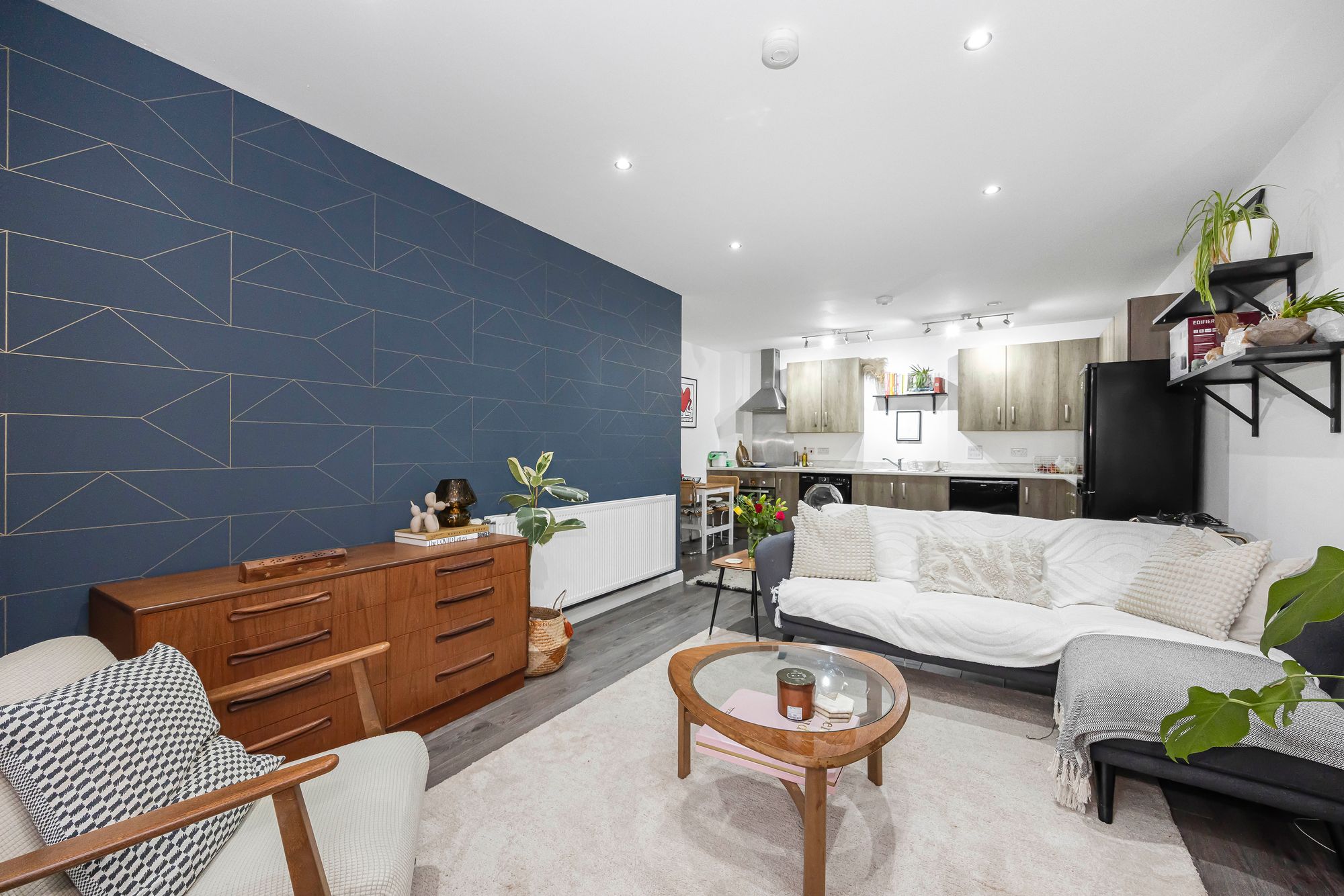 2 bed flat for sale in Manston Court, Walthamstow, E17  - Property Image 5