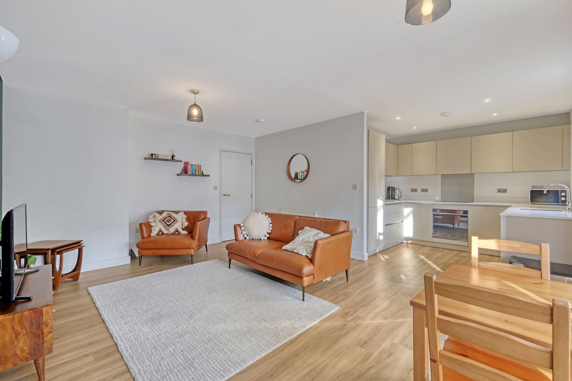 2 bed apartment for sale in Buckland Road, London  - Property Image 2