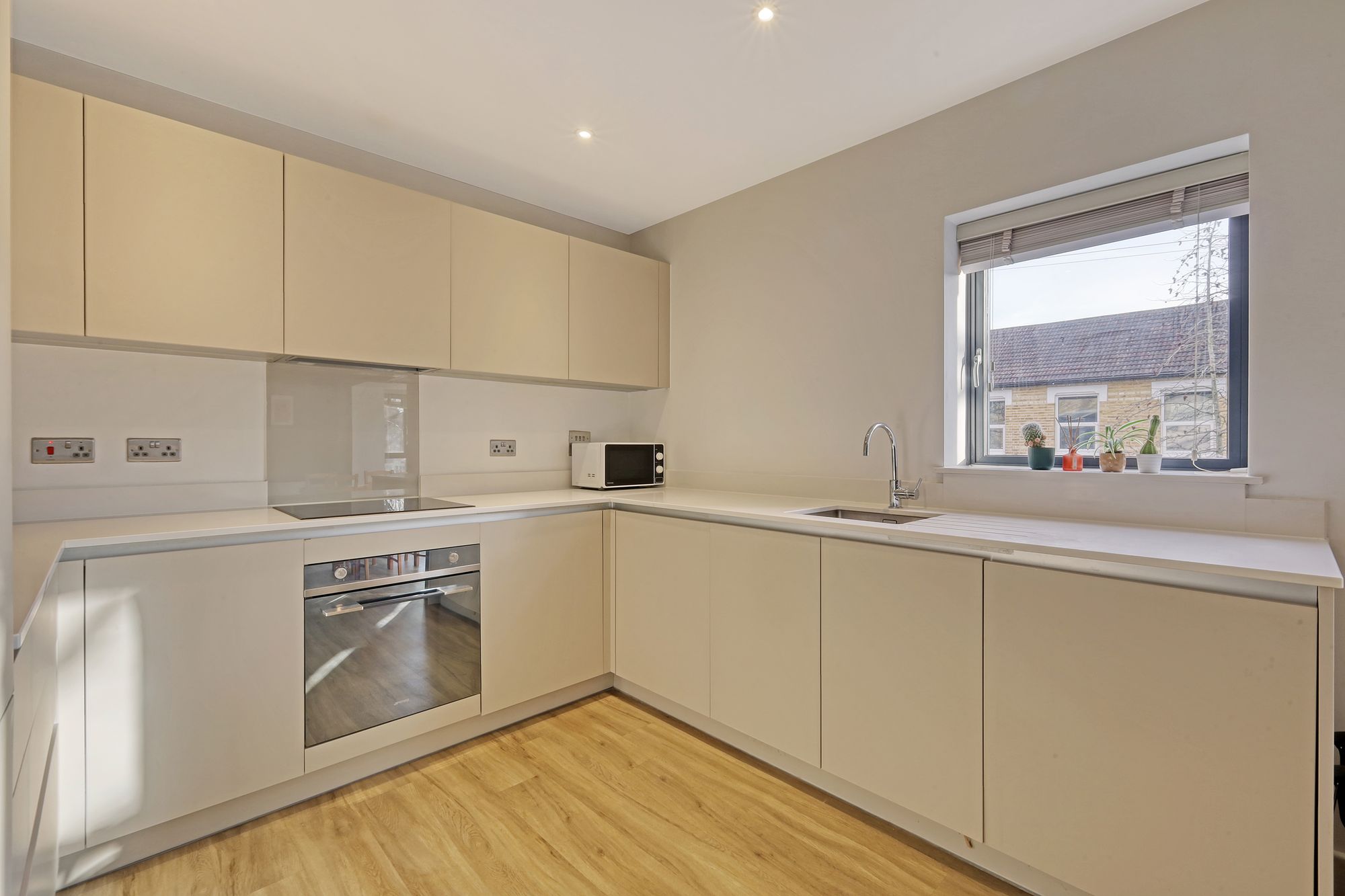 2 bed apartment for sale in Buckland Road, London  - Property Image 5