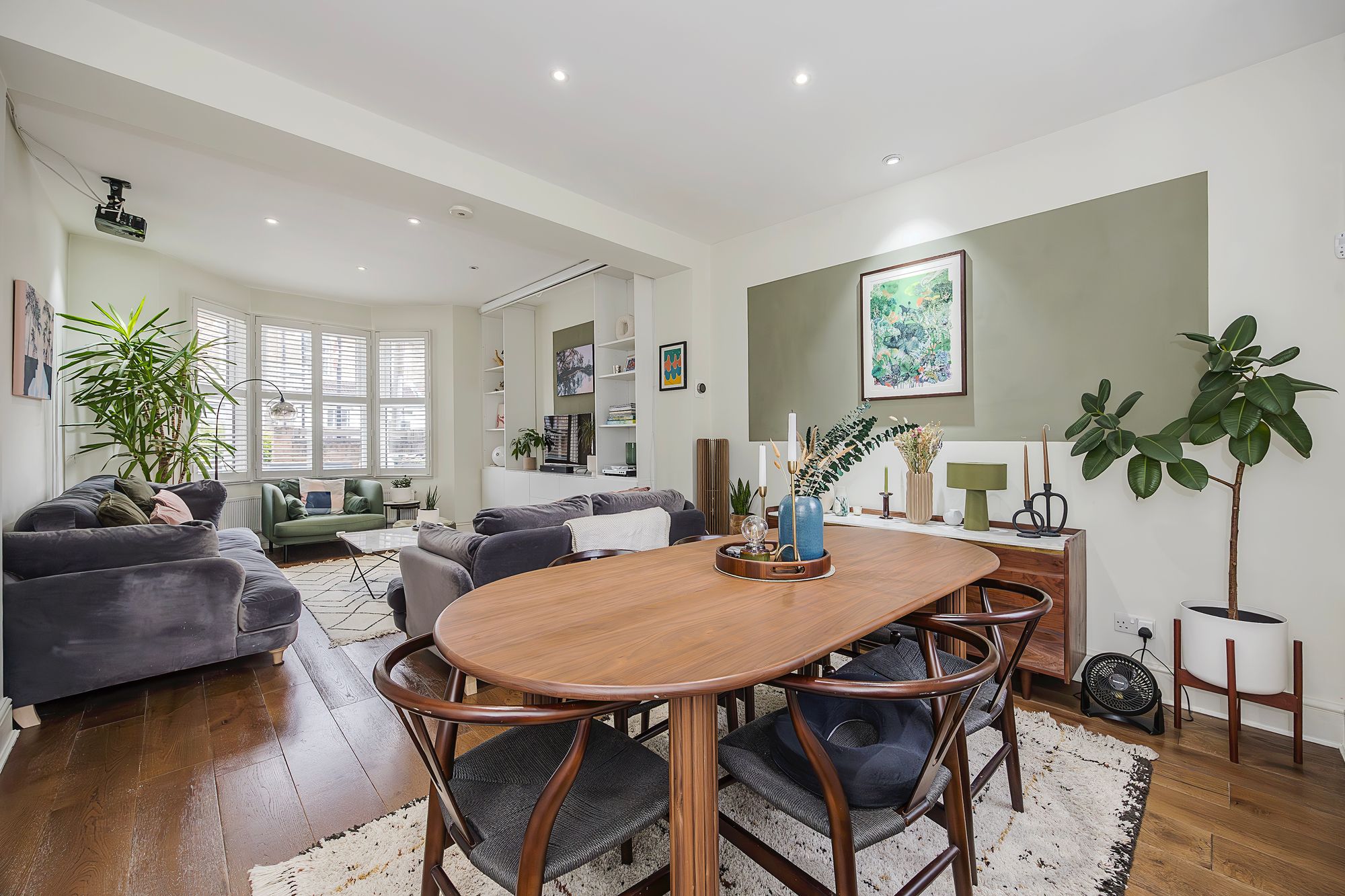 4 bed flat to rent in Adelaide Road, Leyton, E10 2