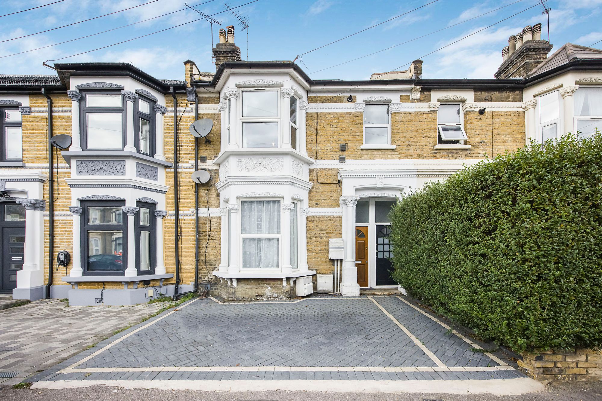 2 bed flat for sale in Grove Green Road, Leytonstone, E11