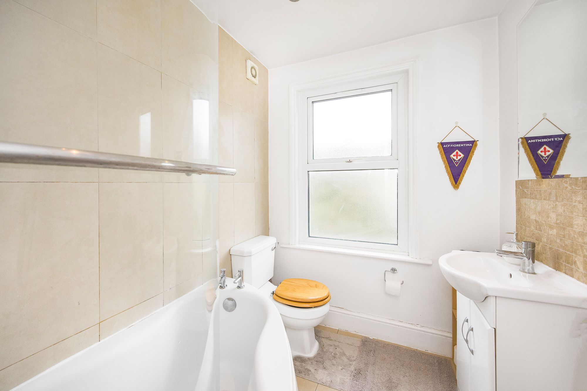 2 bed flat for sale in Grove Green Road, Leytonstone, E11 12