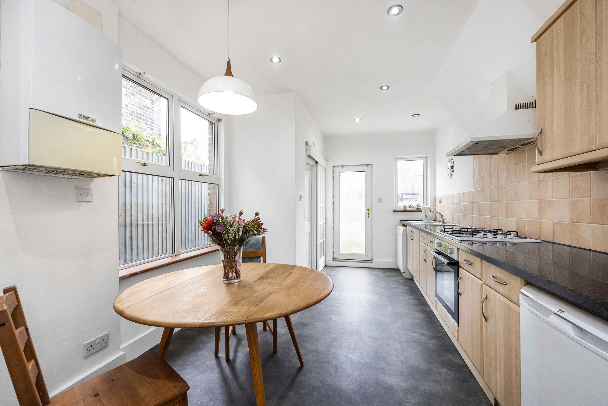 3 bed mid-terraced house for sale in Chesterfield Road, Leyton, E10  - Property Image 11