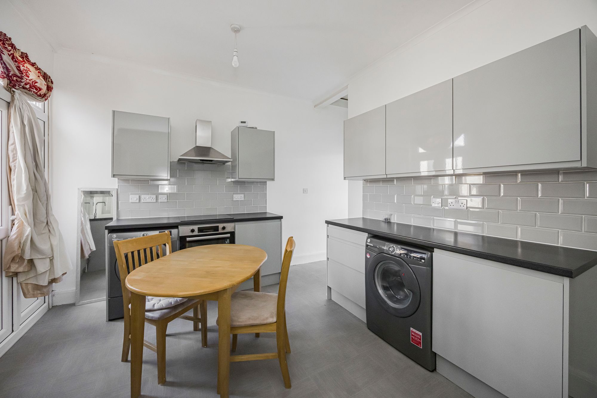 2 bed flat for sale in Park Road, Leyton, E10  - Property Image 3
