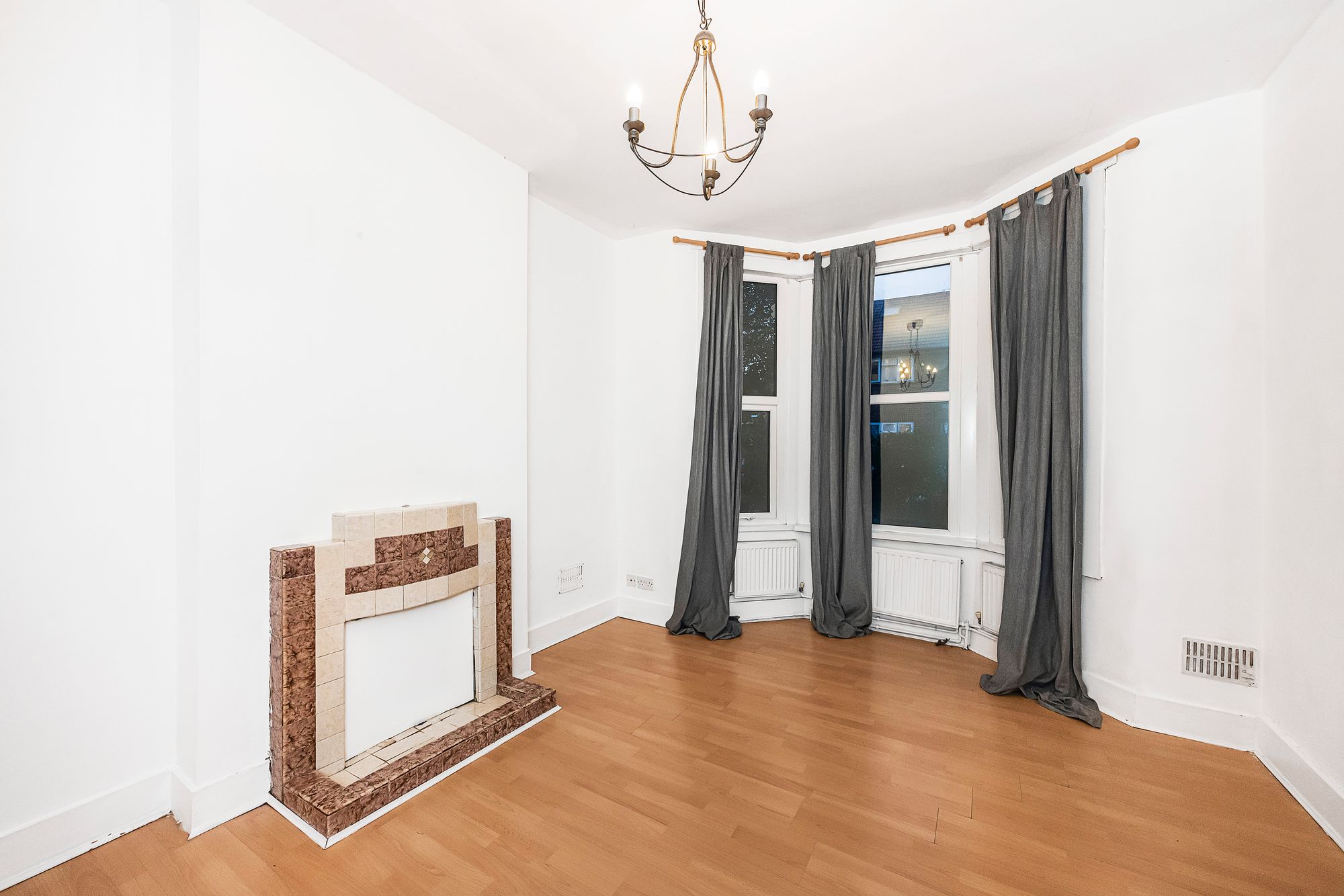 2 bed flat for sale in Albert Road, London  - Property Image 2