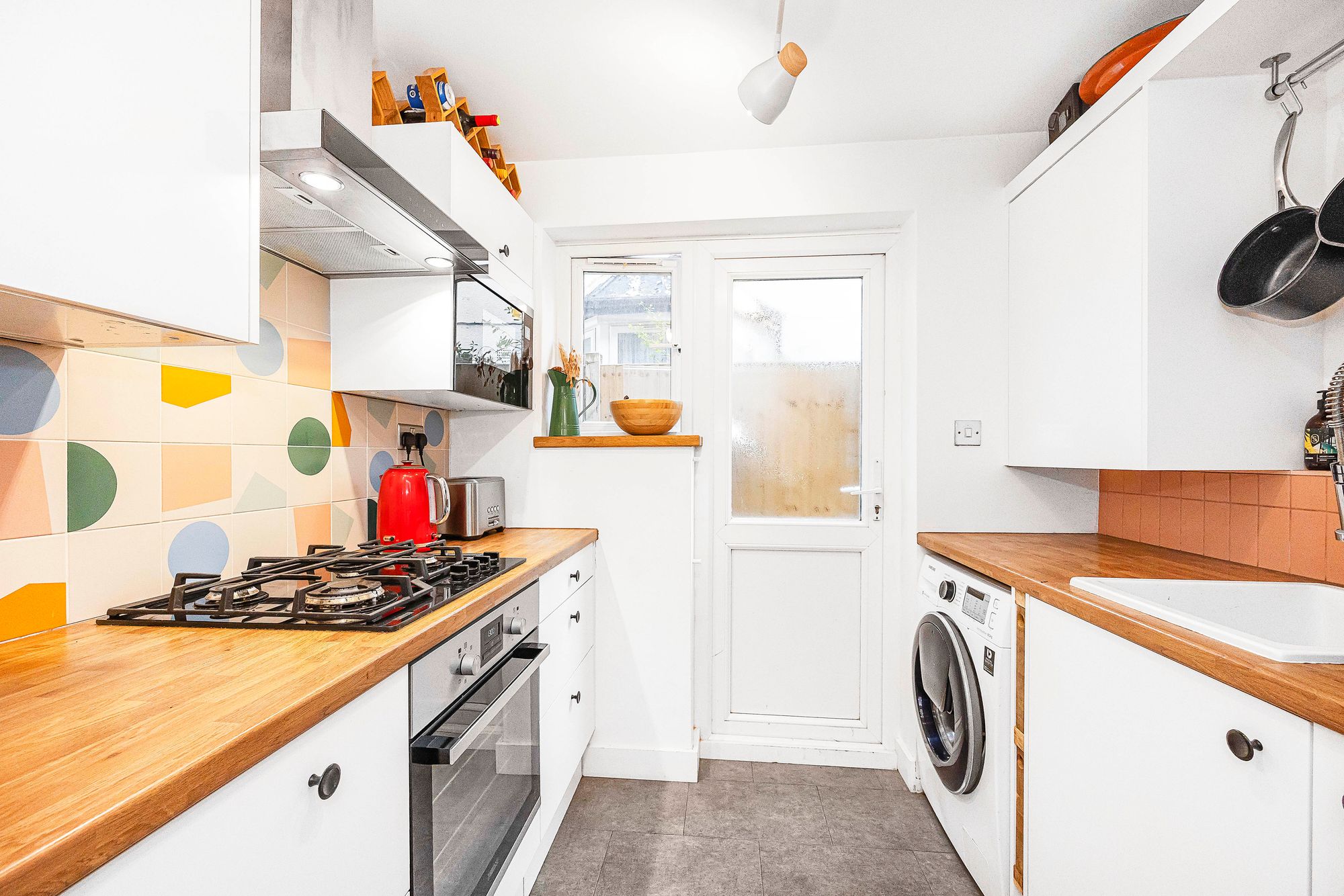 2 bed flat for sale in Buckland Road, London  - Property Image 6