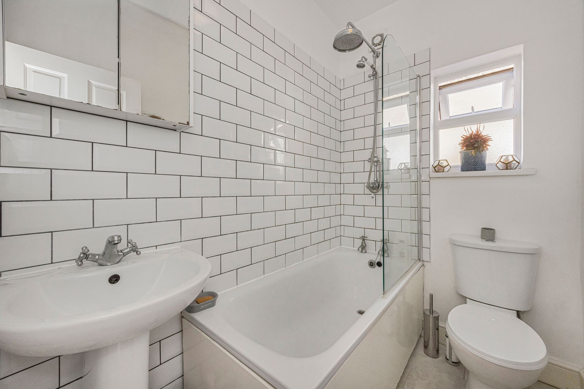 2 bed flat for sale in Kettlebaston Road, London, E10  - Property Image 8