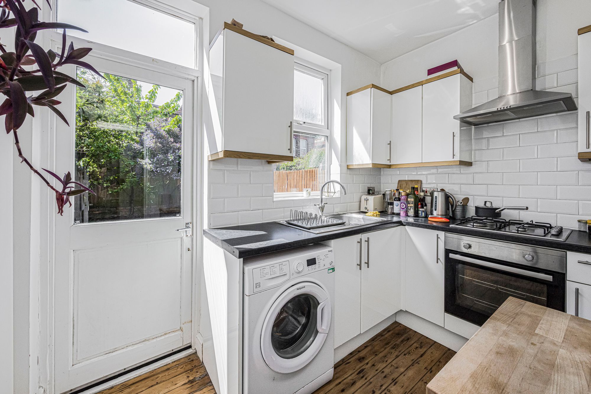 2 bed flat for sale in Kettlebaston Road, London, E10  - Property Image 9