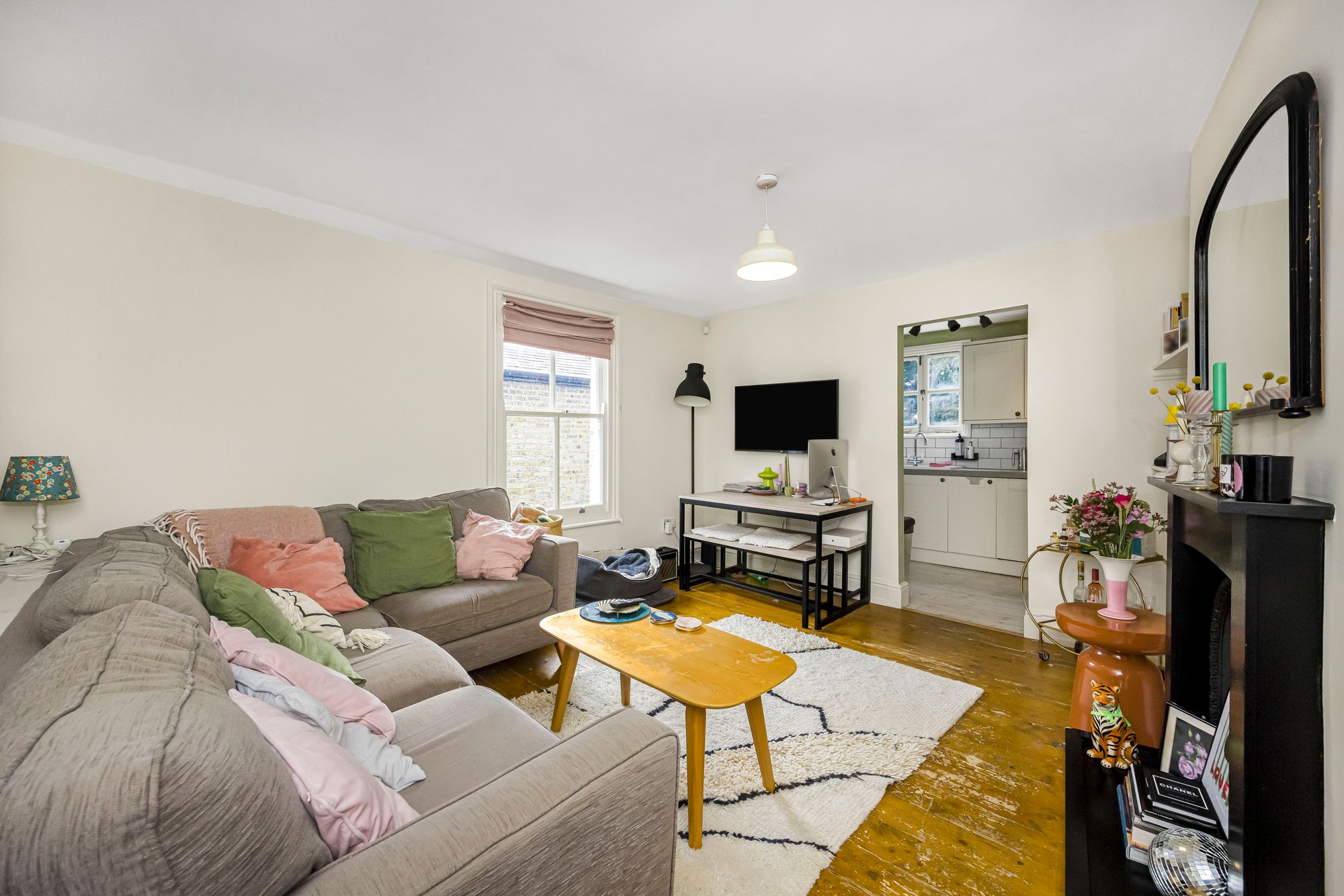 2 bed flat for sale in Haroldstone Road, London  - Property Image 5