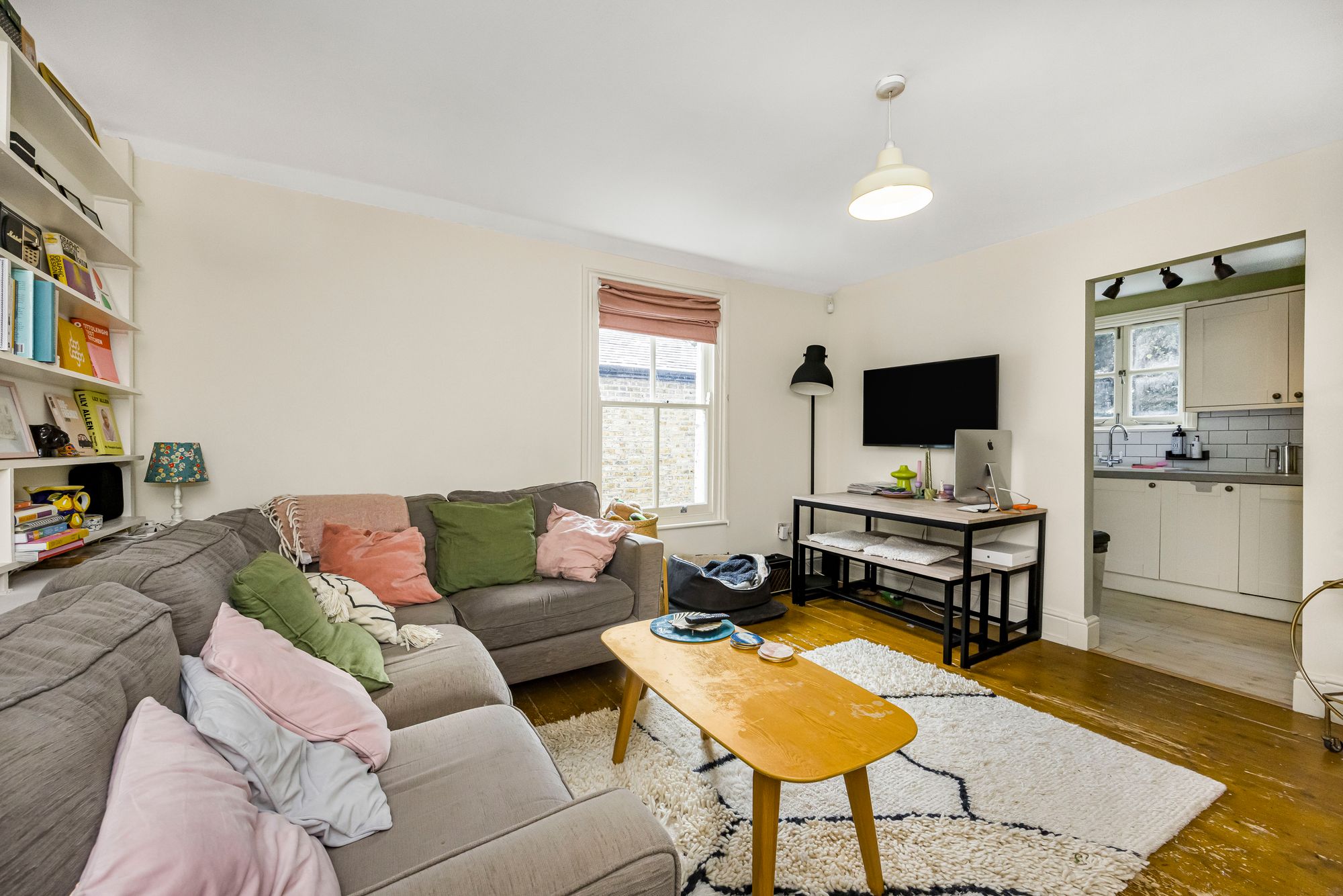 2 bed flat for sale in Haroldstone Road, London  - Property Image 4