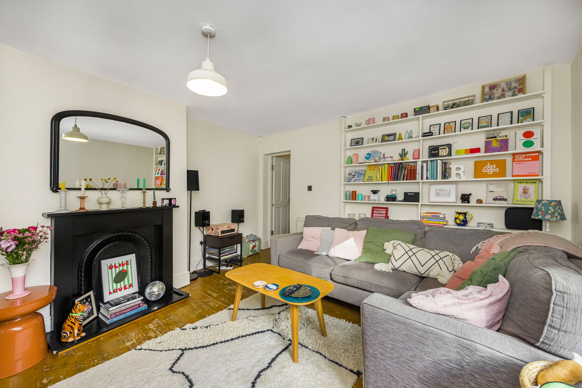 2 bed flat for sale in Haroldstone Road, London  - Property Image 2