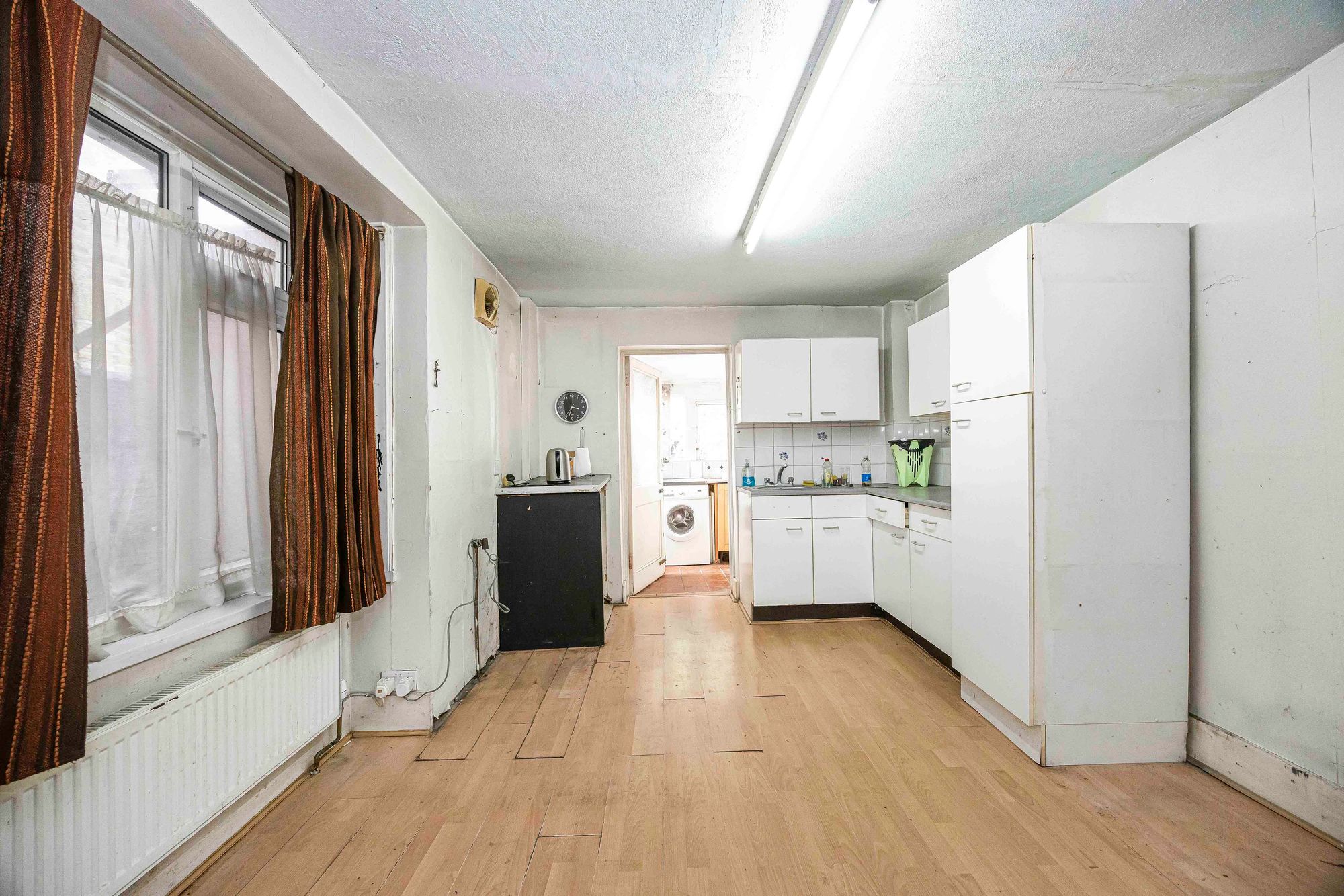 3 bed mid-terraced house for sale in St. Georges Road, Leyton 2