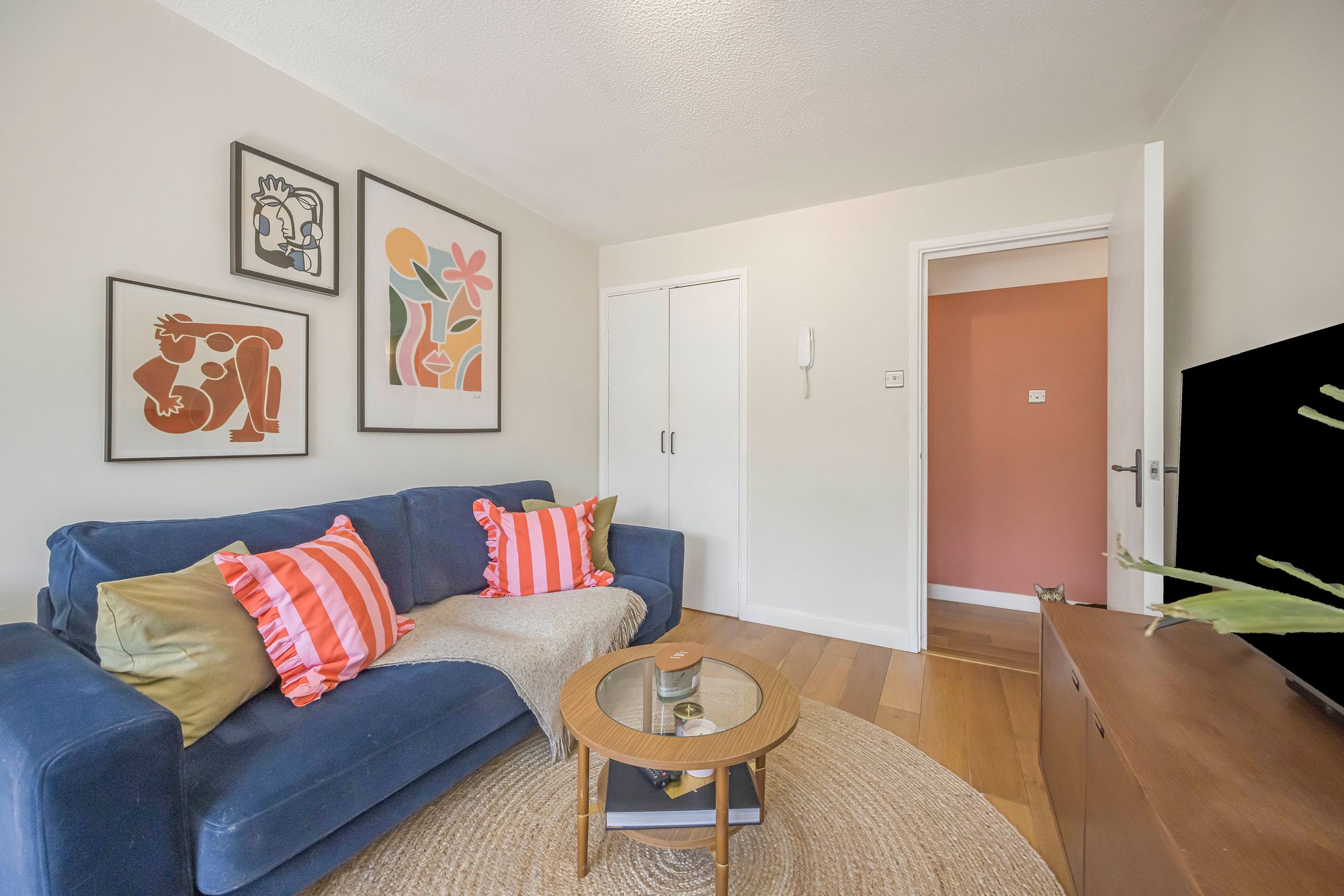 1 bed flat for sale in Salway House, Thornhill Road, Leyton, E10  - Property Image 3