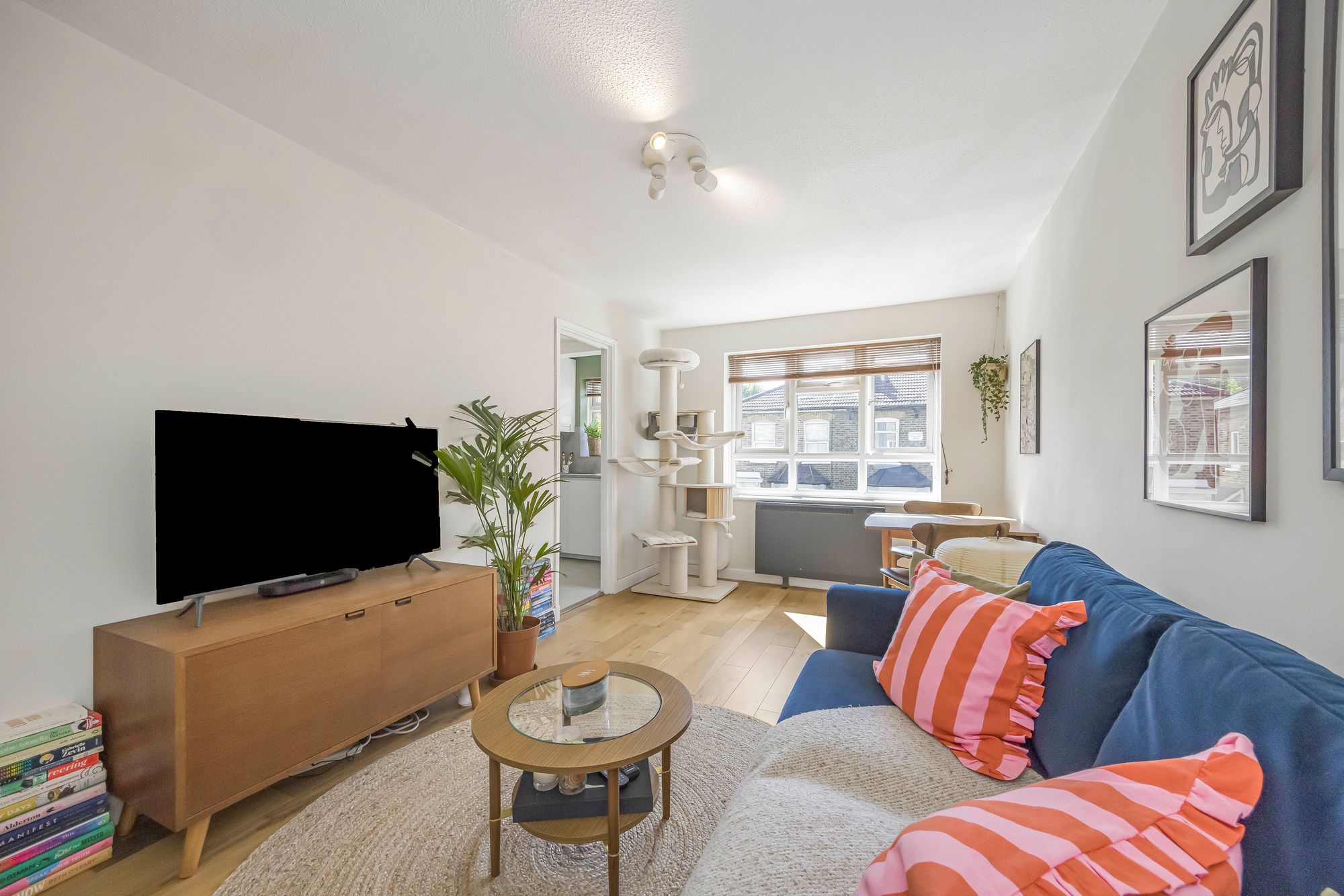 1 bed flat for sale in Salway House, Thornhill Road, Leyton, E10  - Property Image 4