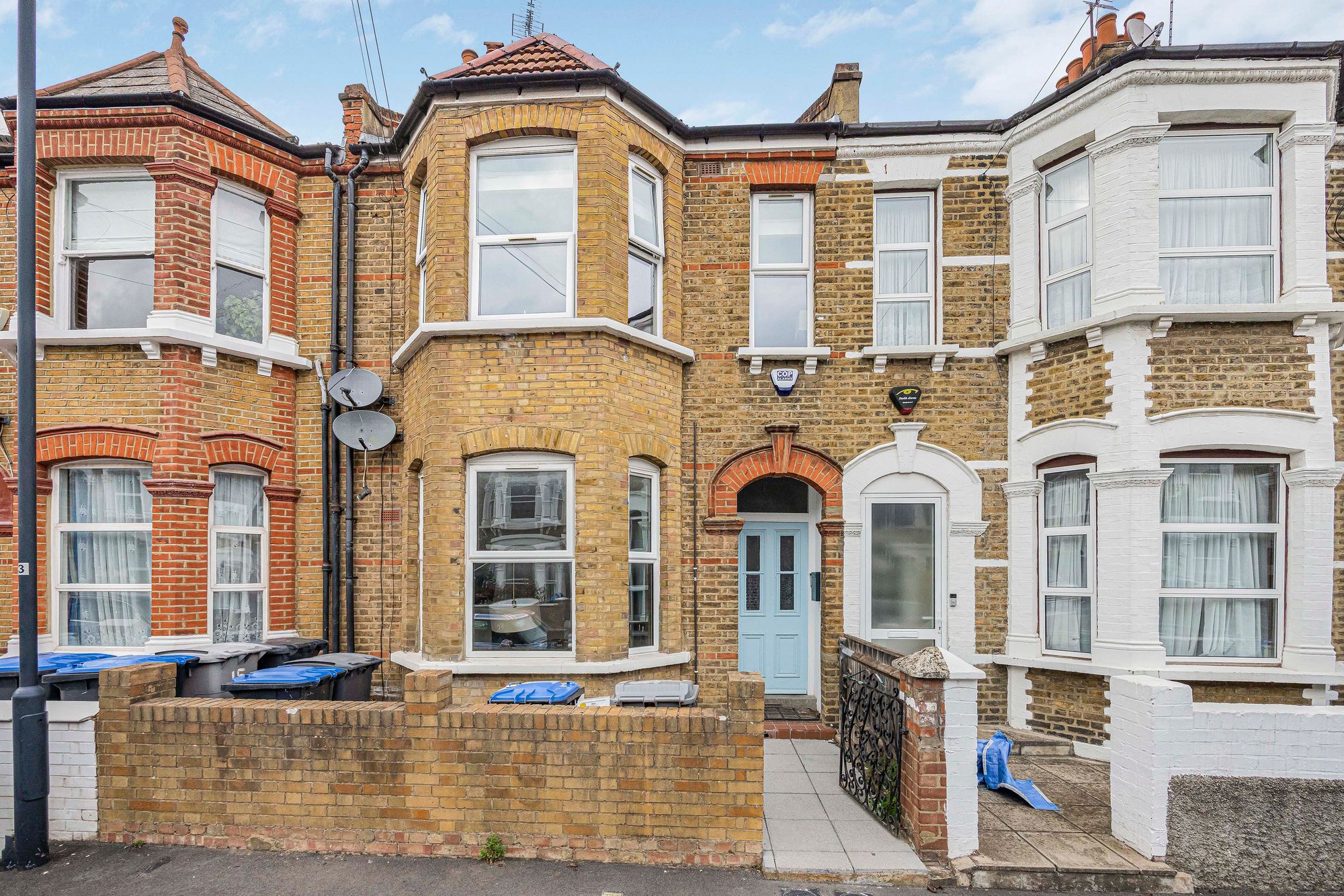 2 bed flat for sale in Ashburnham Road, London, NW10  - Property Image 1