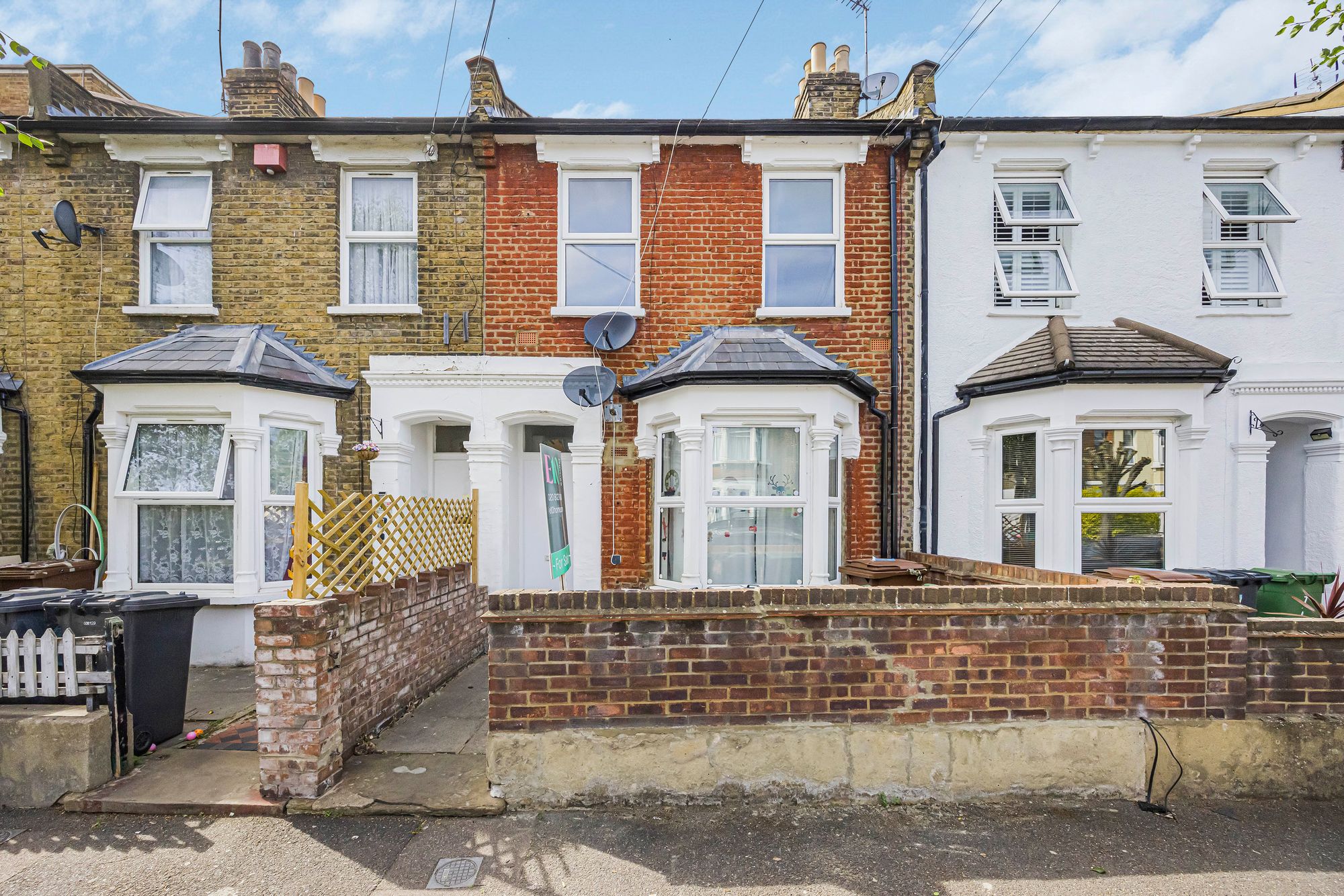2 bed flat for sale in Morley Road, Leyton, E10