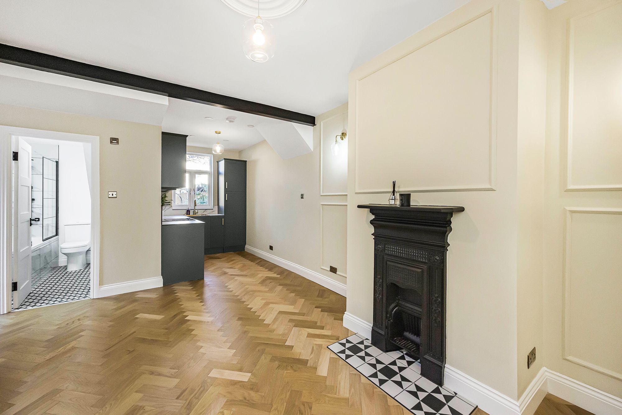 2 bed flat for sale in St. Annes Road, London  - Property Image 7