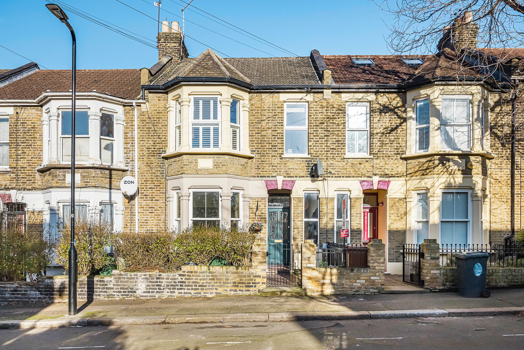 2 bed flat for sale in St. Annes Road, London  - Property Image 1