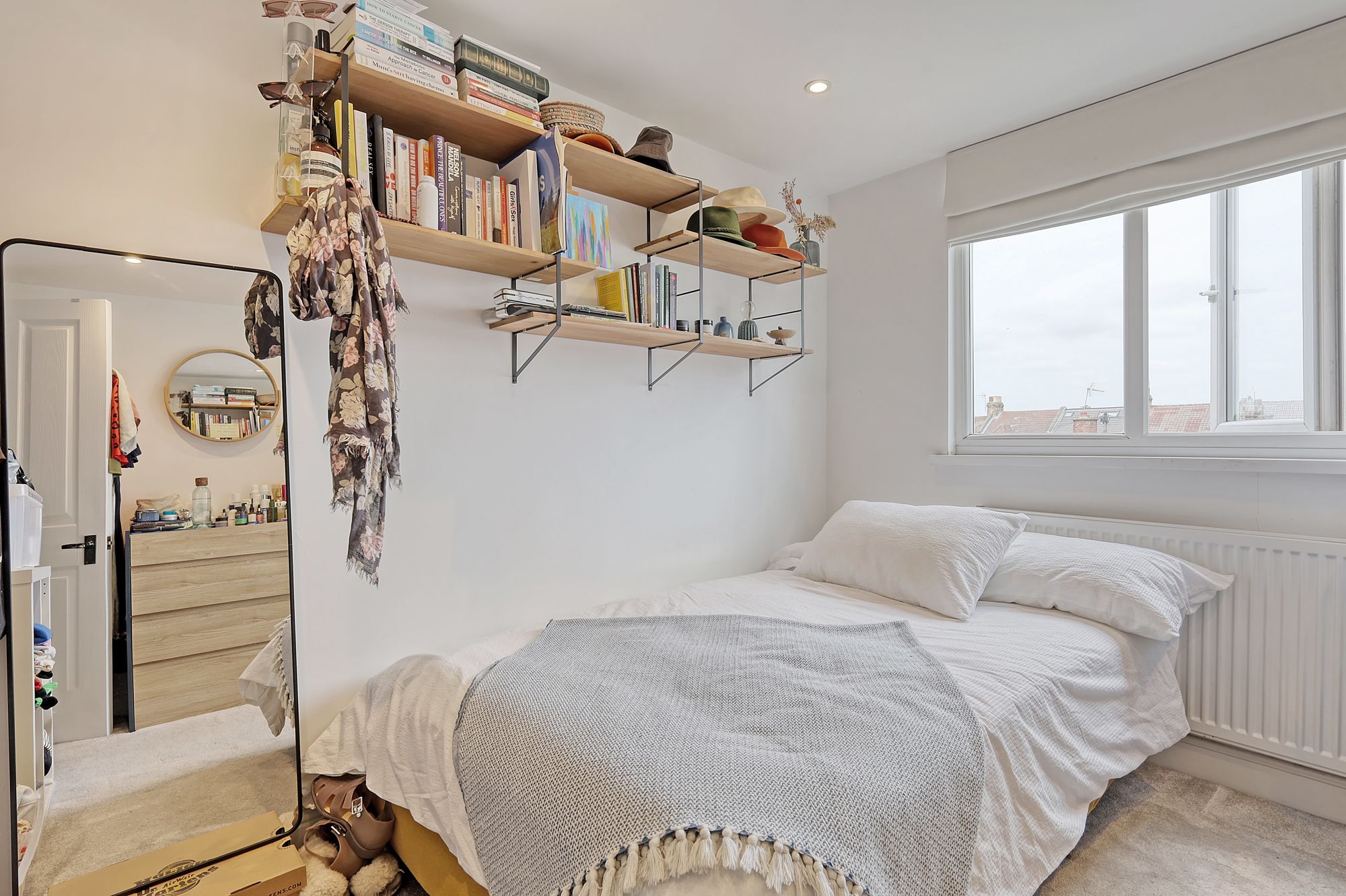 4 bed mid-terraced house for sale in Murchison Road, London, E10 19