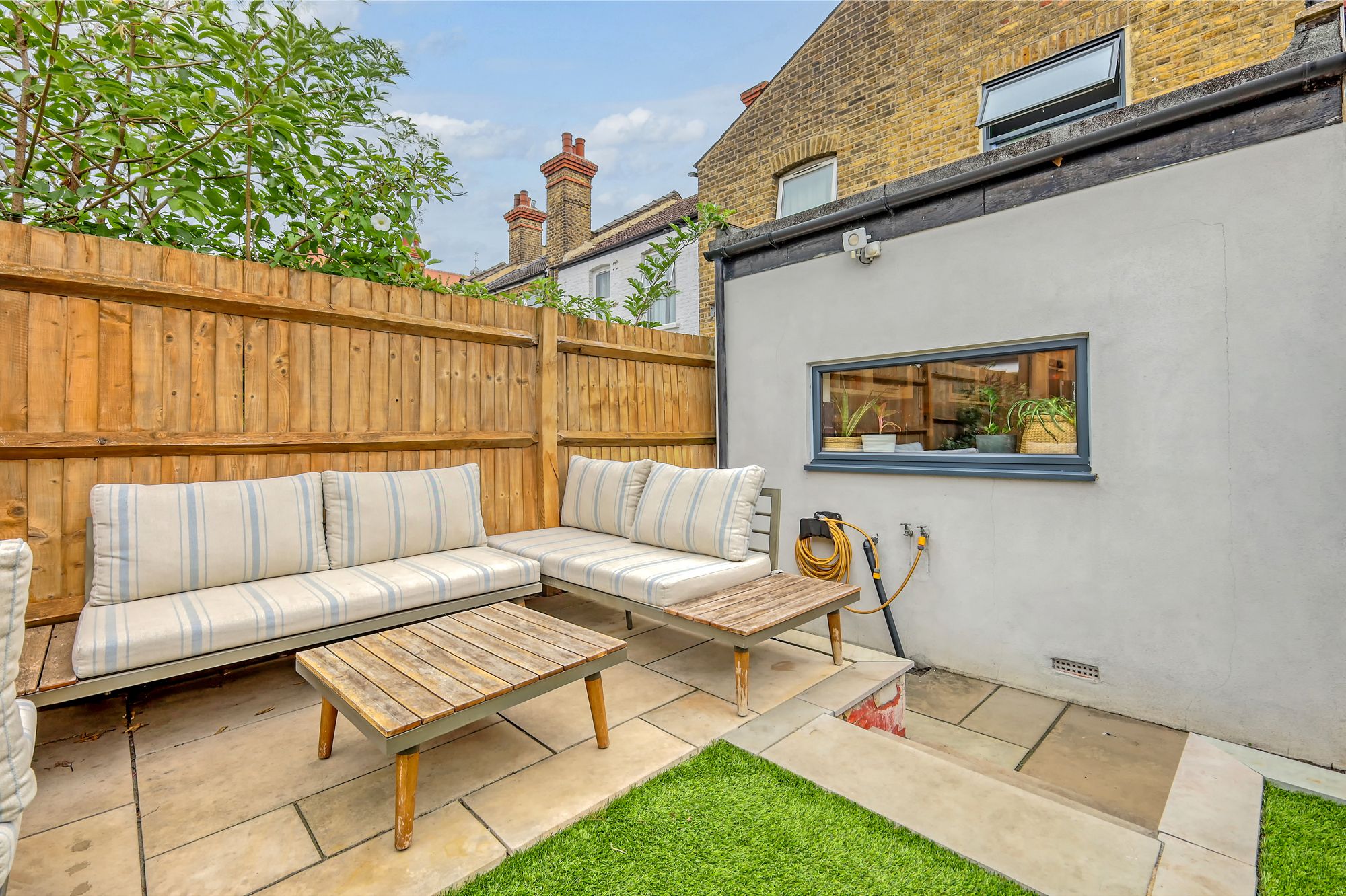 4 bed mid-terraced house for sale in Murchison Road, London, E10 11