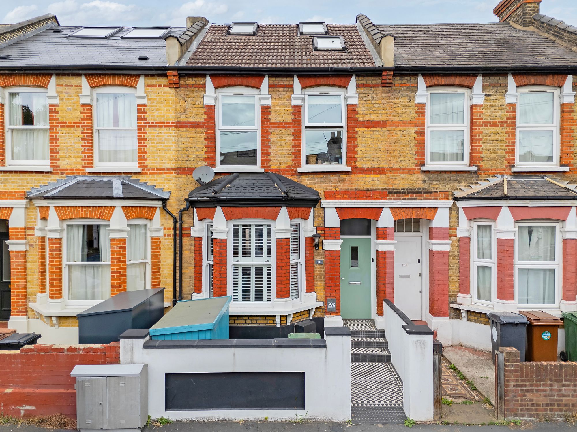 4 bed mid-terraced house for sale in Murchison Road, London, E10