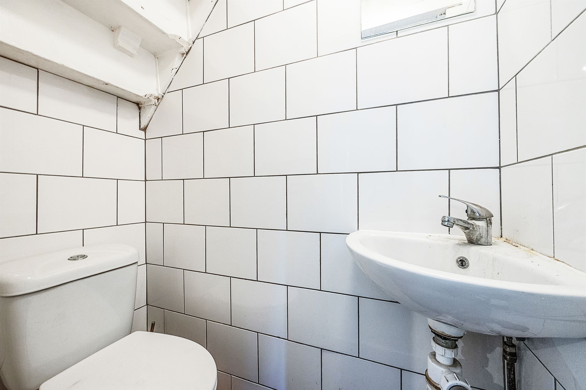 2 bed terraced house for sale in Brookscroft Road, London  - Property Image 5