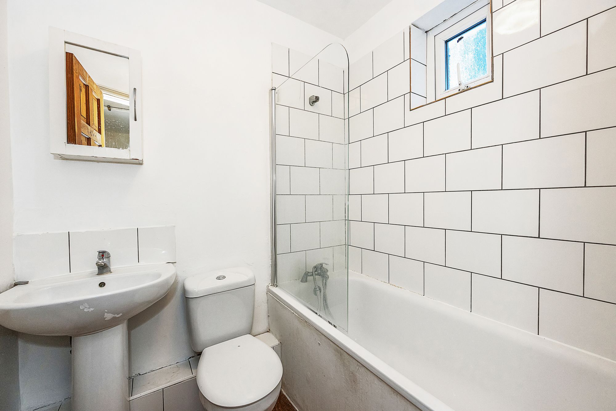 2 bed terraced house for sale in Brookscroft Road, London  - Property Image 9