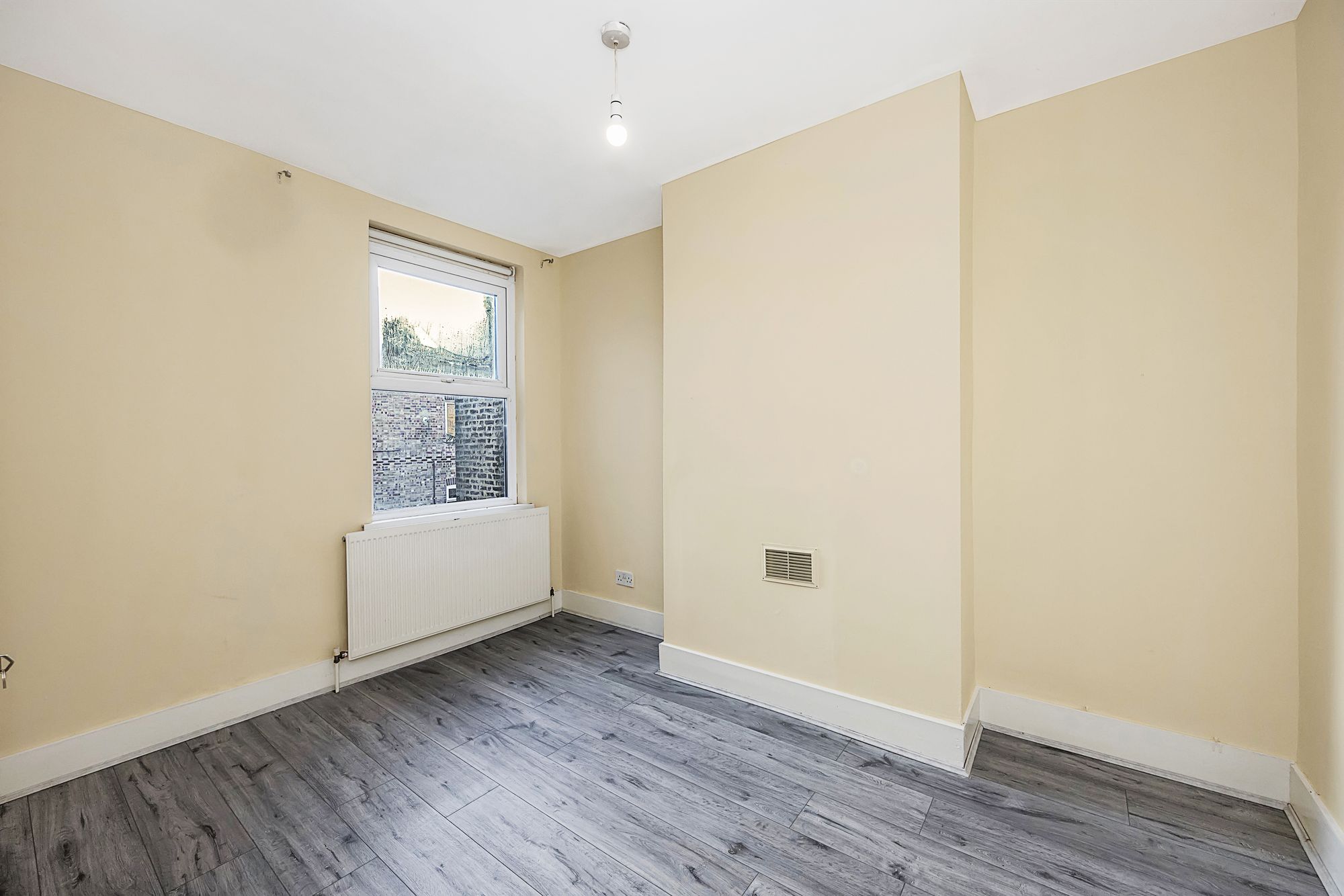 2 bed terraced house for sale in Brookscroft Road, London  - Property Image 10