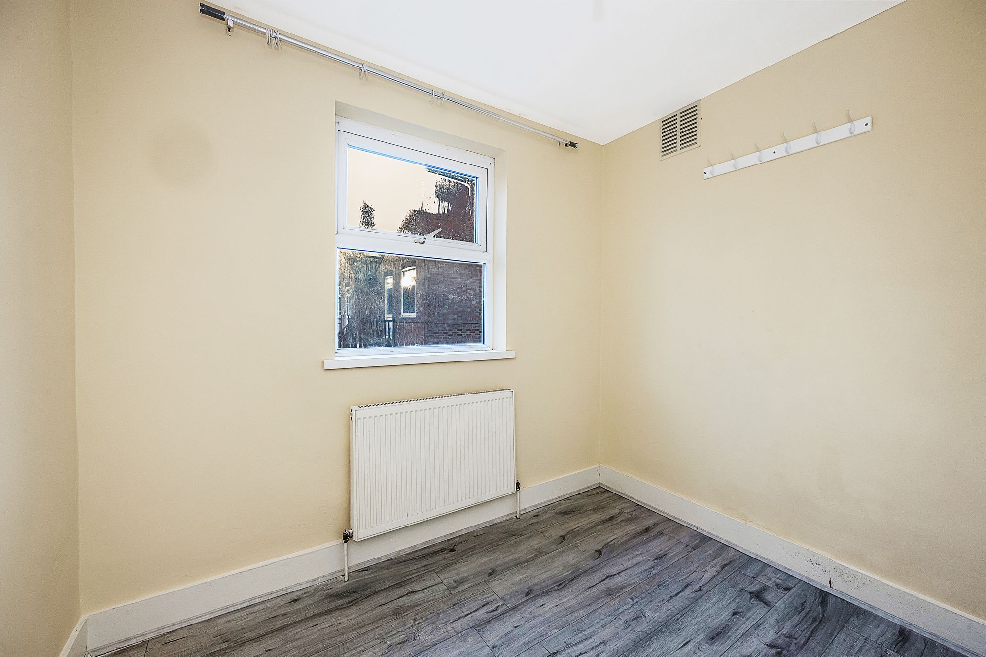 2 bed terraced house for sale in Brookscroft Road, London  - Property Image 11