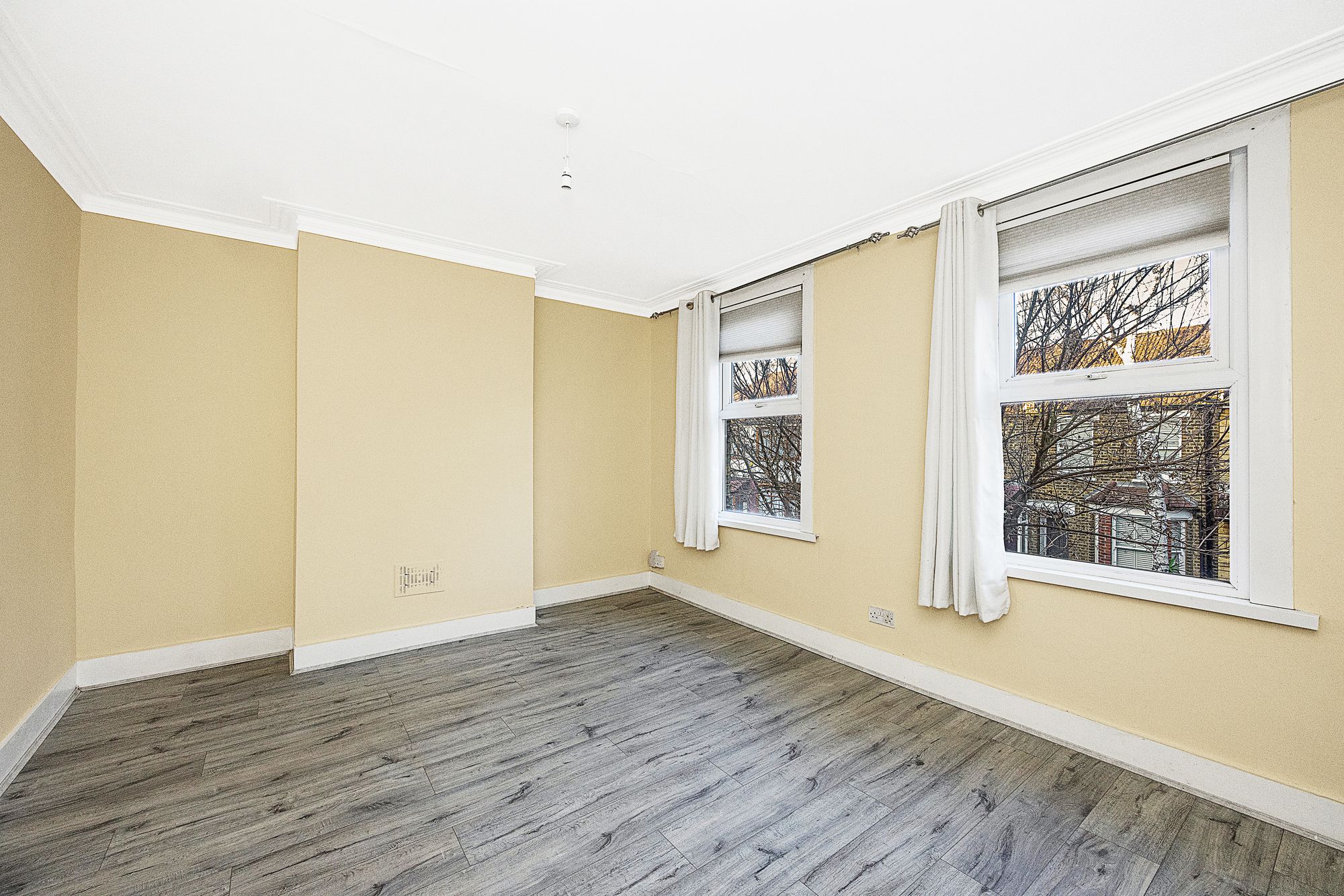 2 bed terraced house for sale in Brookscroft Road, London  - Property Image 12