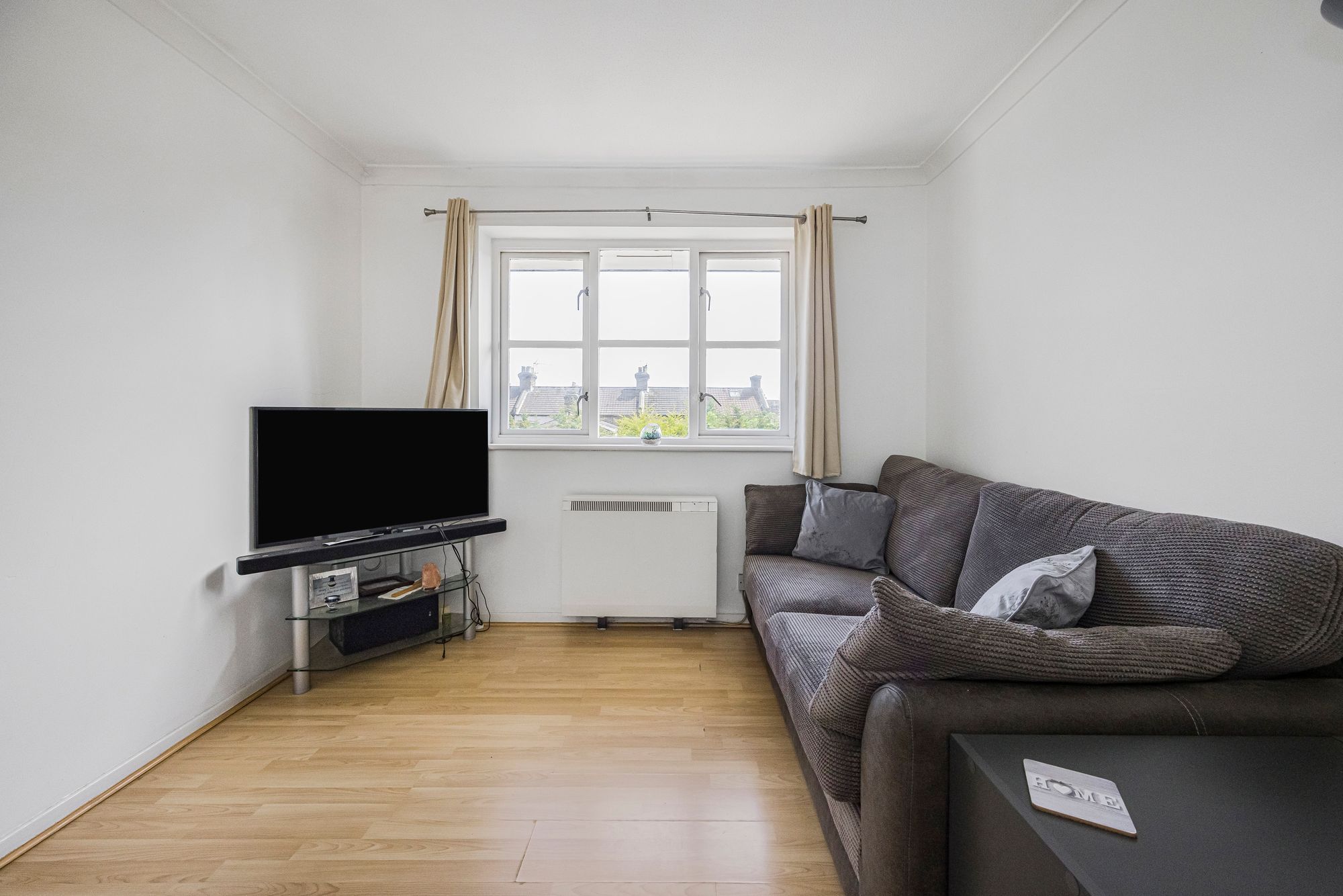 1 bed apartment for sale in Paramount House, High Road Leytonstone, Leytonstone, E11 1