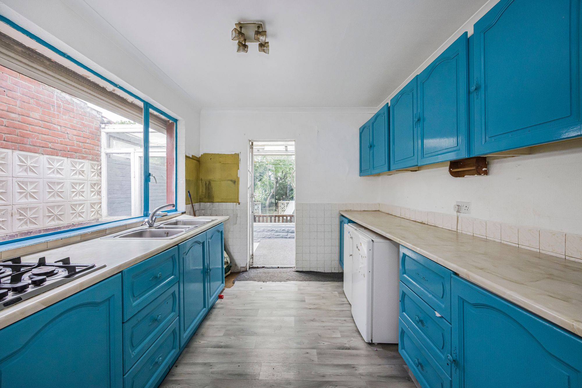 2 bed terraced house for sale in Malta Road, London, E10  - Property Image 4
