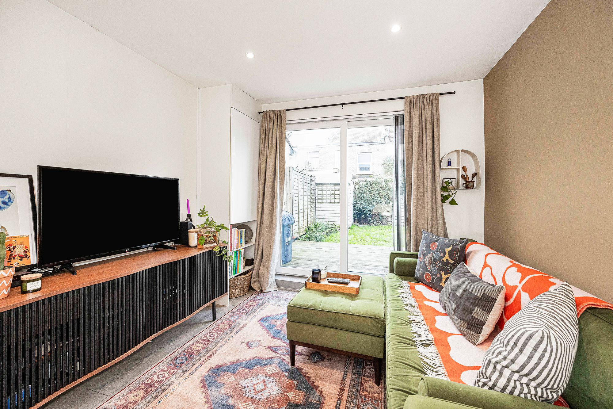 2 bed flat for sale in Warren Road, London  - Property Image 4