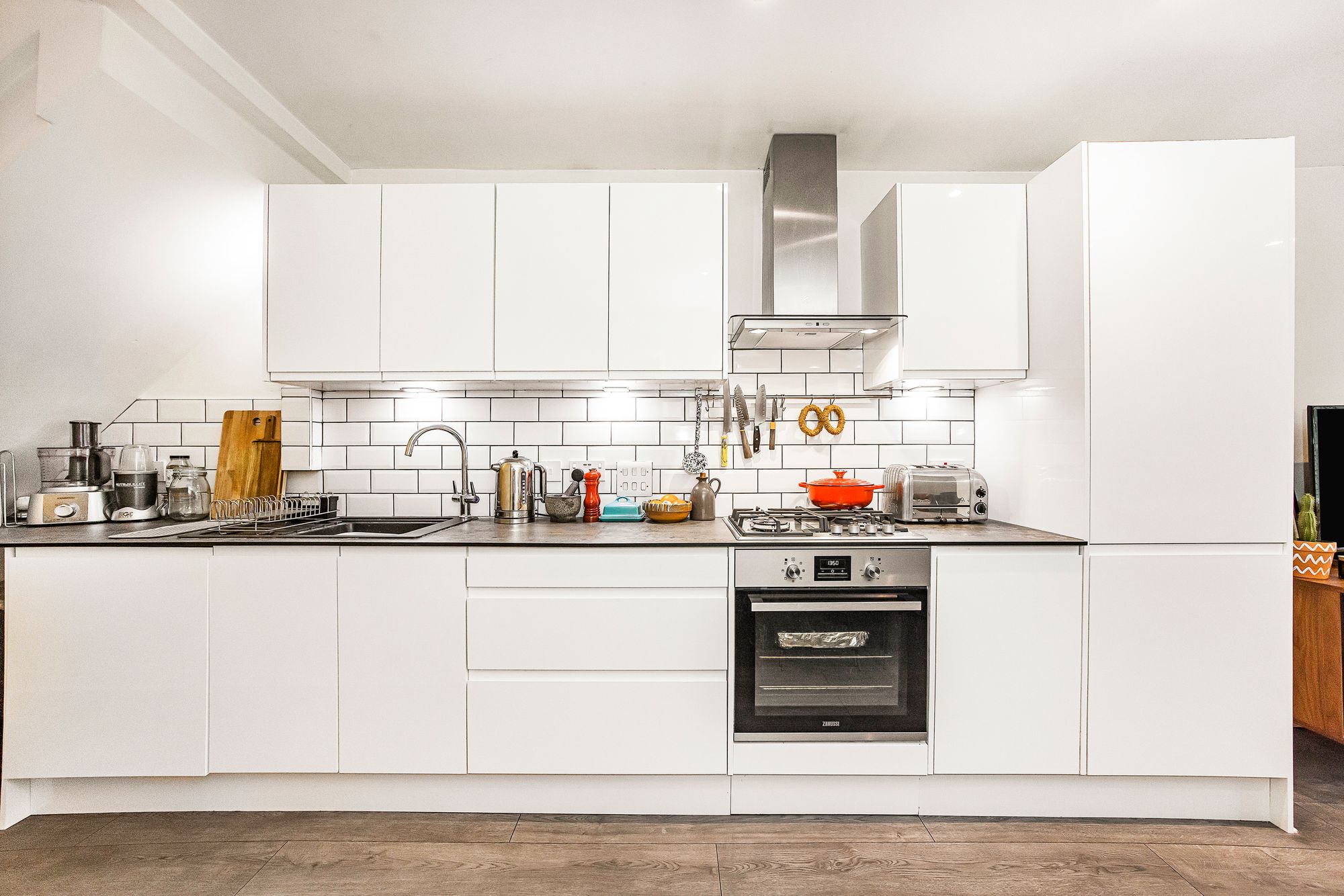 2 bed flat for sale in Warren Road, London  - Property Image 3