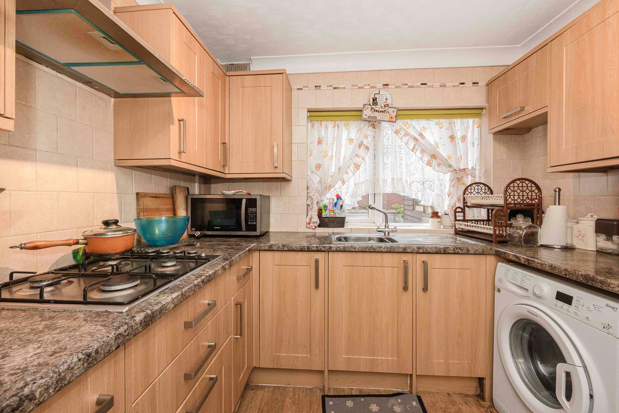 3 bed mid-terraced house for sale in Millais Road, Leytonstone, E11  - Property Image 4