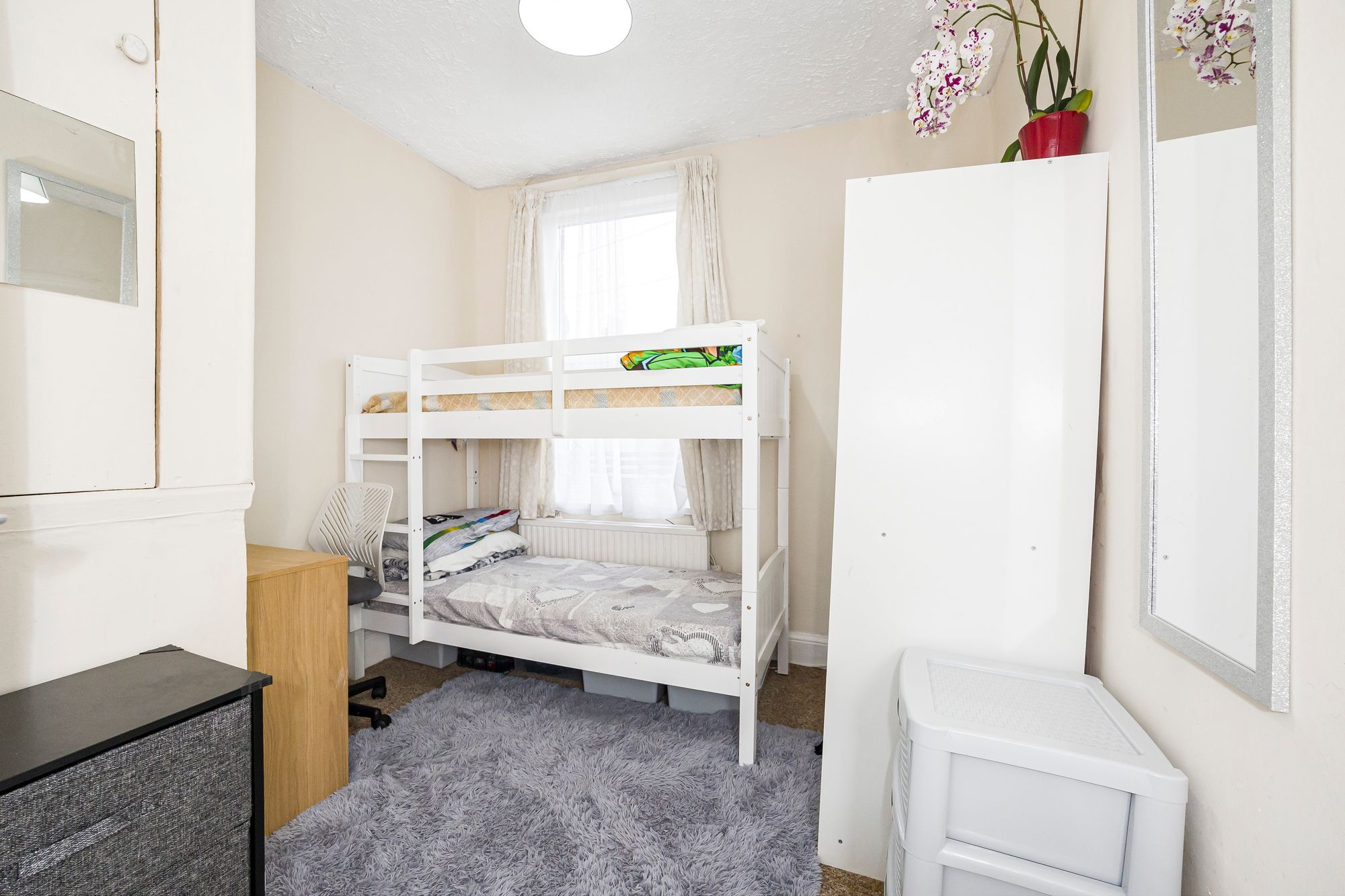 2 bed flat for sale in Hove Avenue, London  - Property Image 10