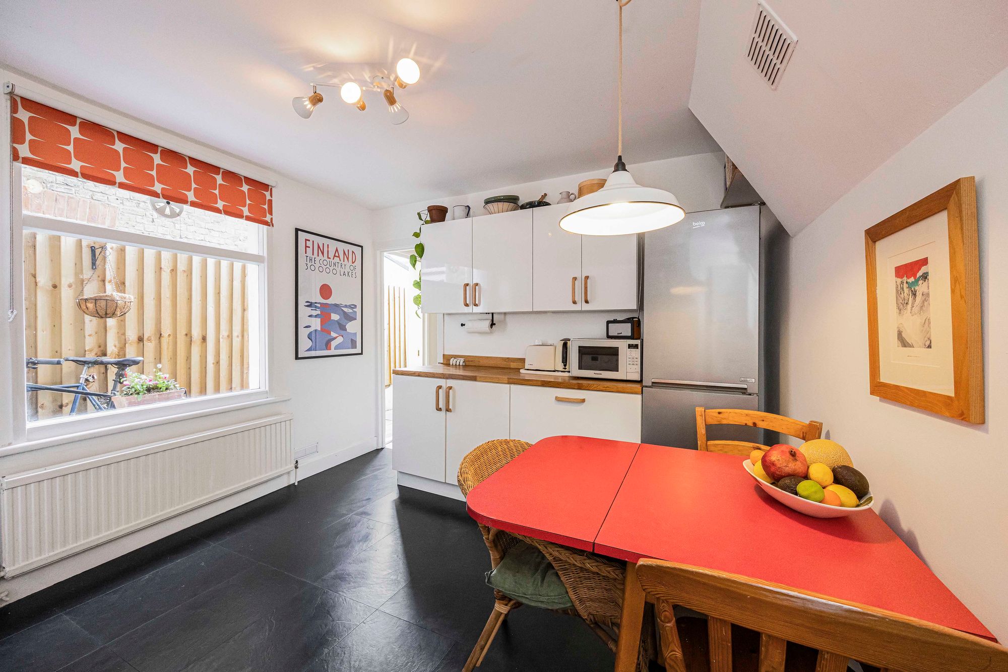 2 bed ground floor flat for sale in Hainault Road, Leytonstone, E11 10